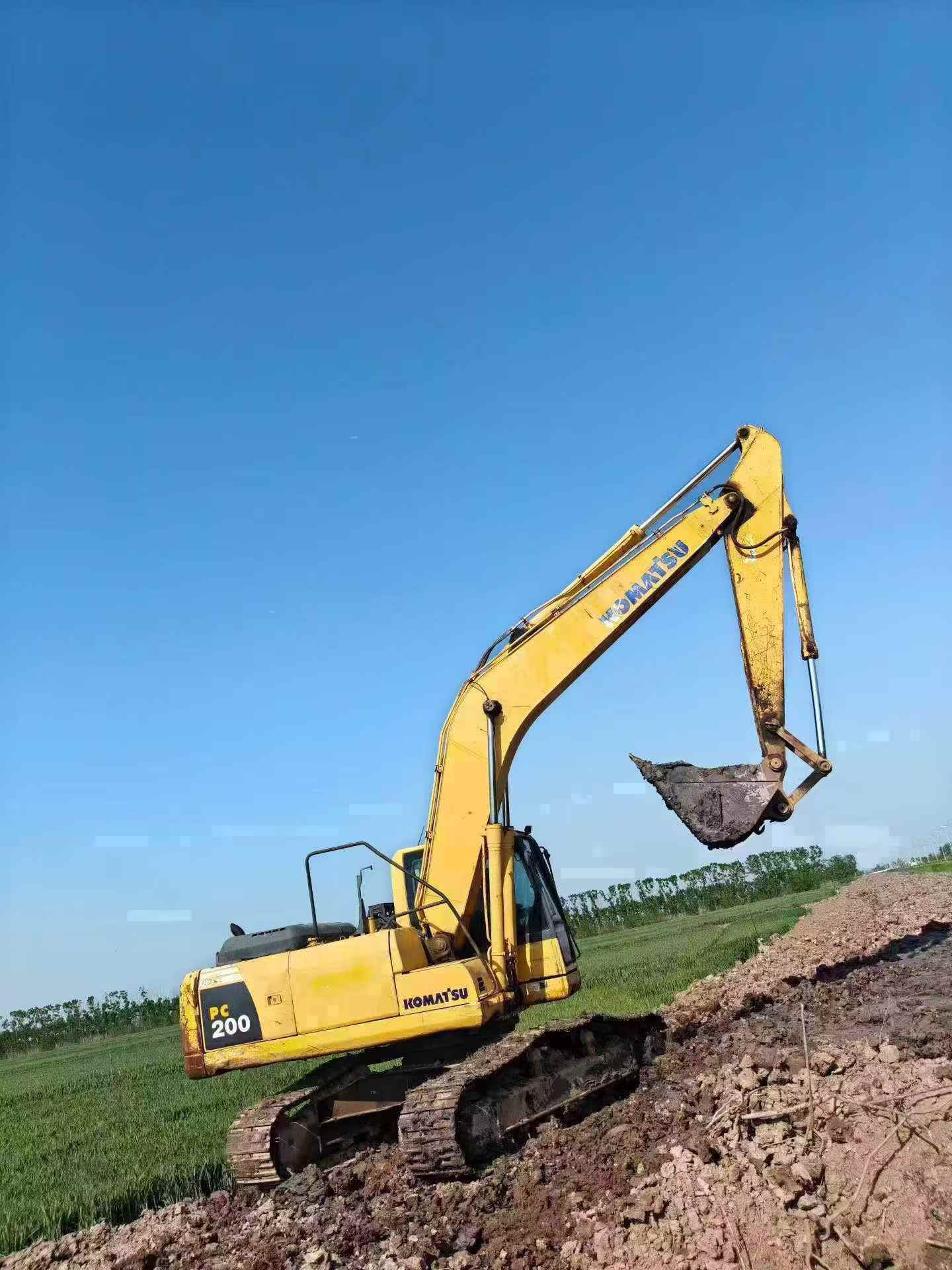 Buy Komatsu PC200-8 Used Excavator / 3