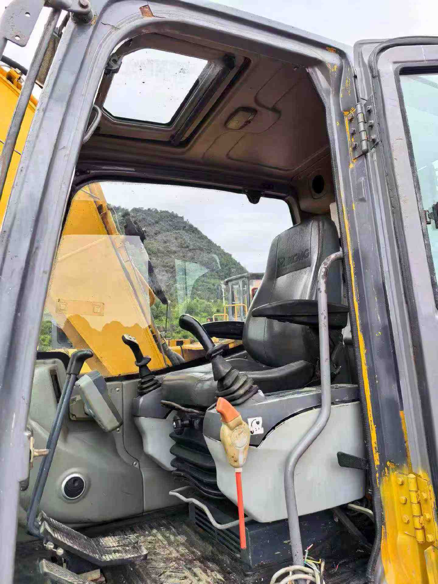 Buy XCMG XE150 Used Excavator / 6