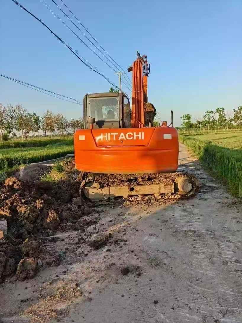 Buy Hitachi EX70 Used Excavator / 2
