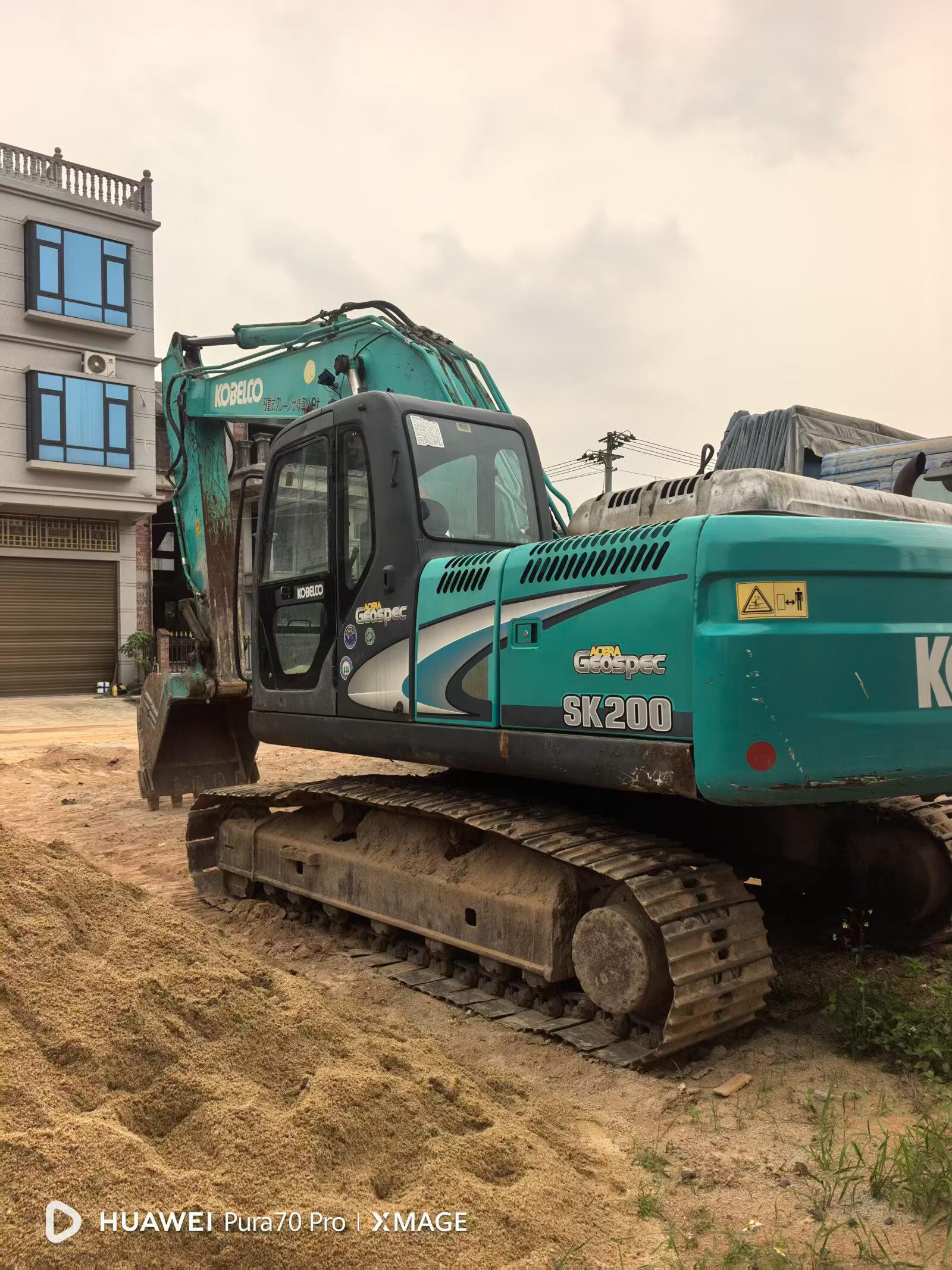 Buy Kobelco SK200-2 Used Excavator / 2