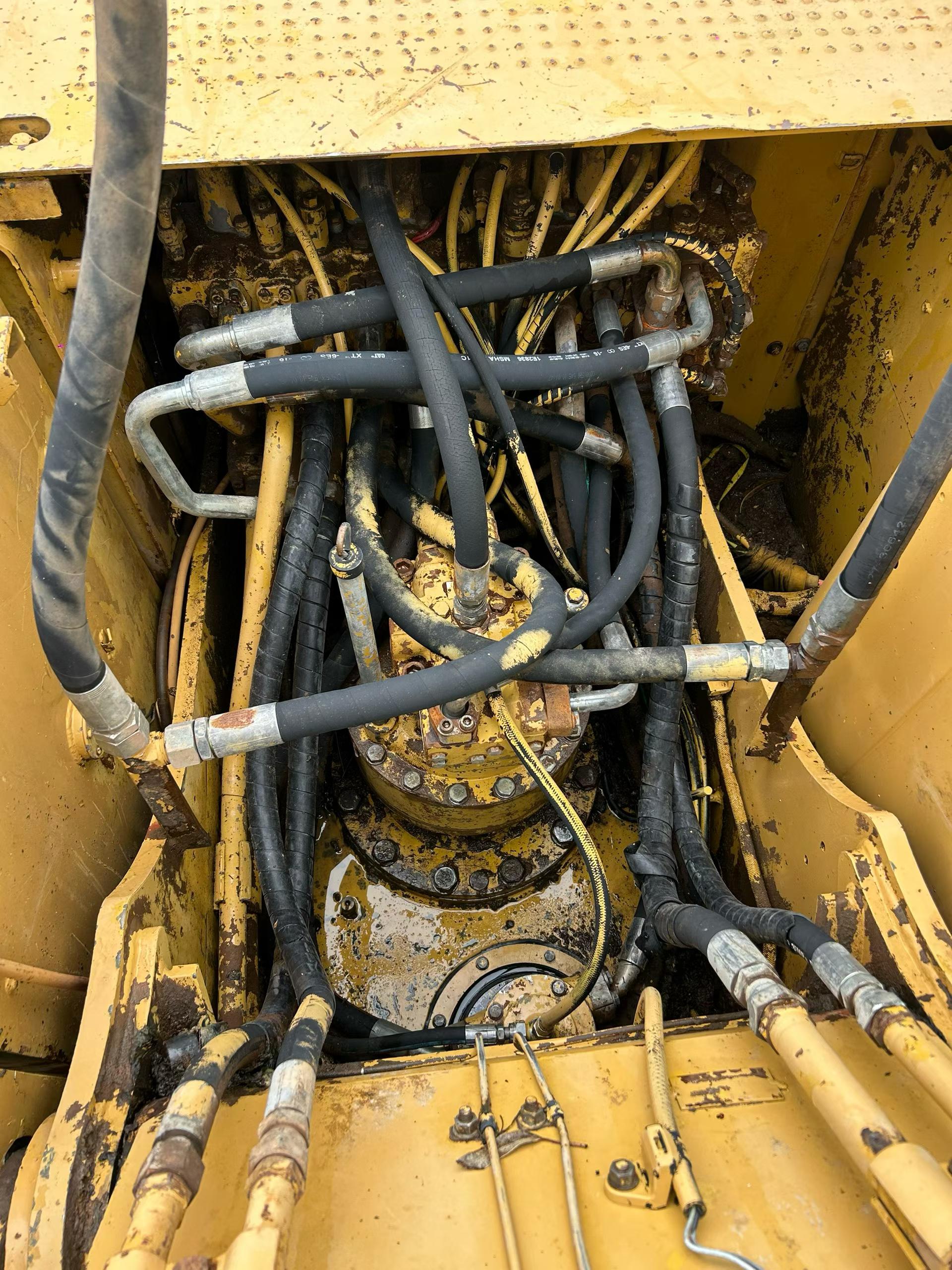 Buy Caterpillar 320C Used Excavator / 9