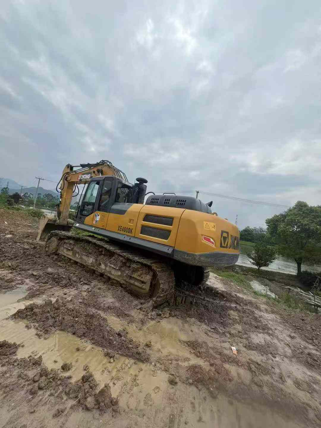 Buy XCMG XE400T Used Excavator / 3