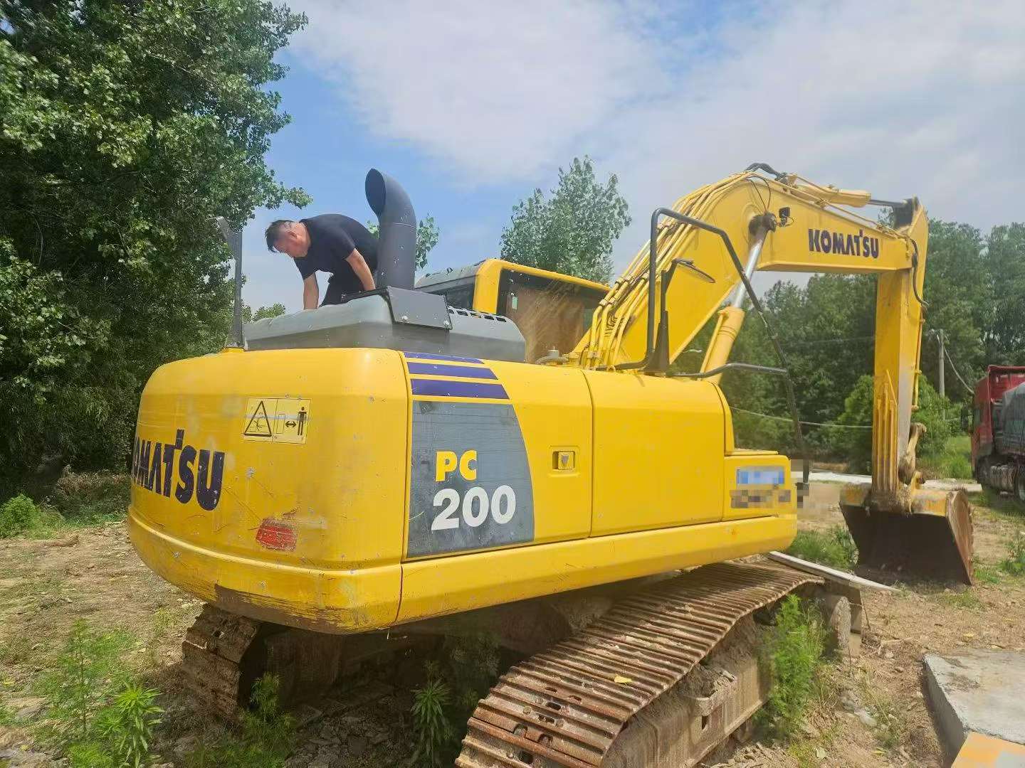 Buy Komatsu PC200 Used Excavator / 6