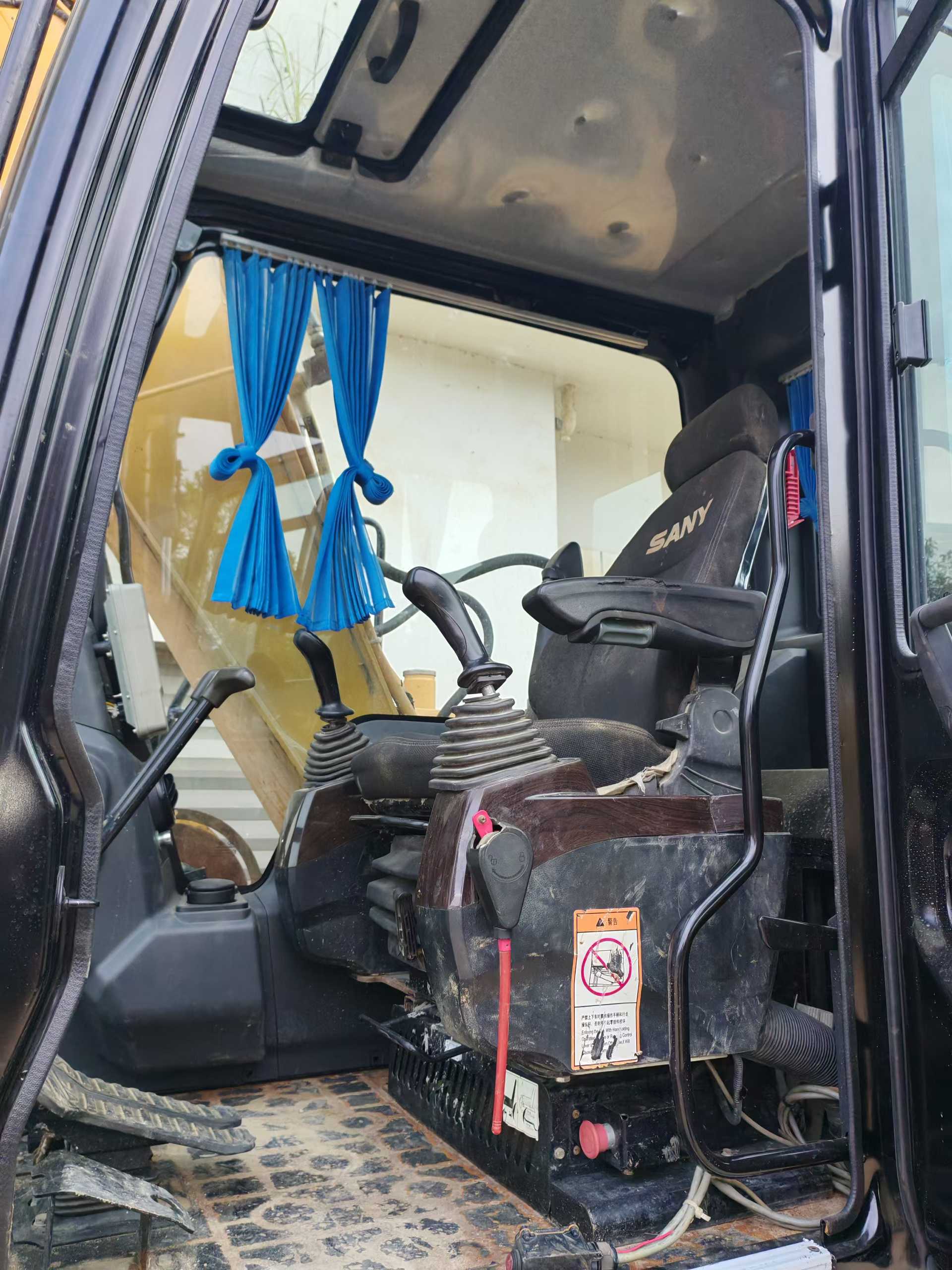 Buy Sany SY125C Used Excavator / 2