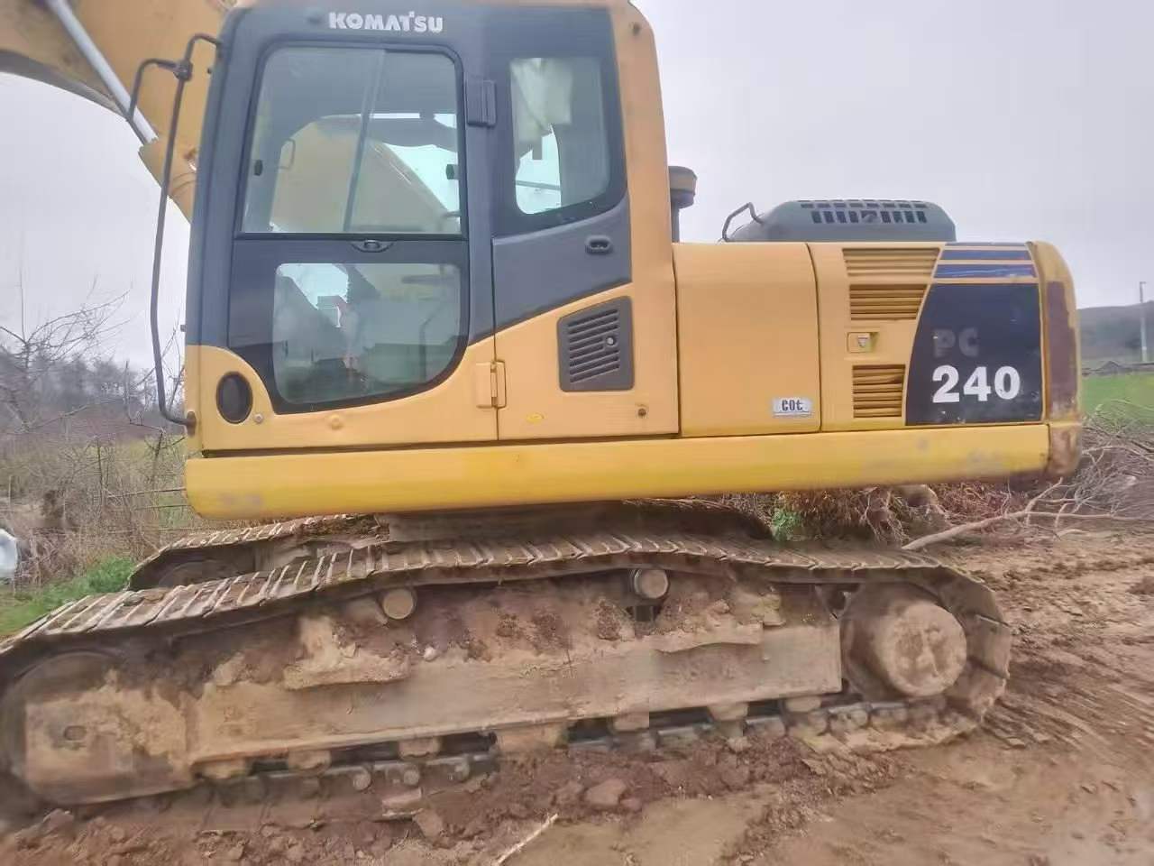 شراء حفارة Komatsu PC200-8 مستعملة / 4