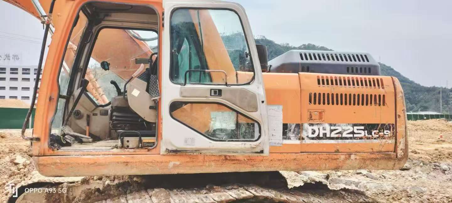 Buy Doosan DH220-3 Used Excavator / 2