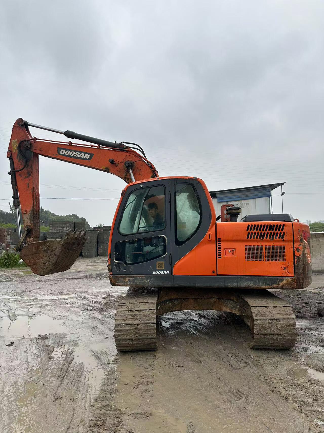 Buy Doosan S130W-3 Used Excavator / 3