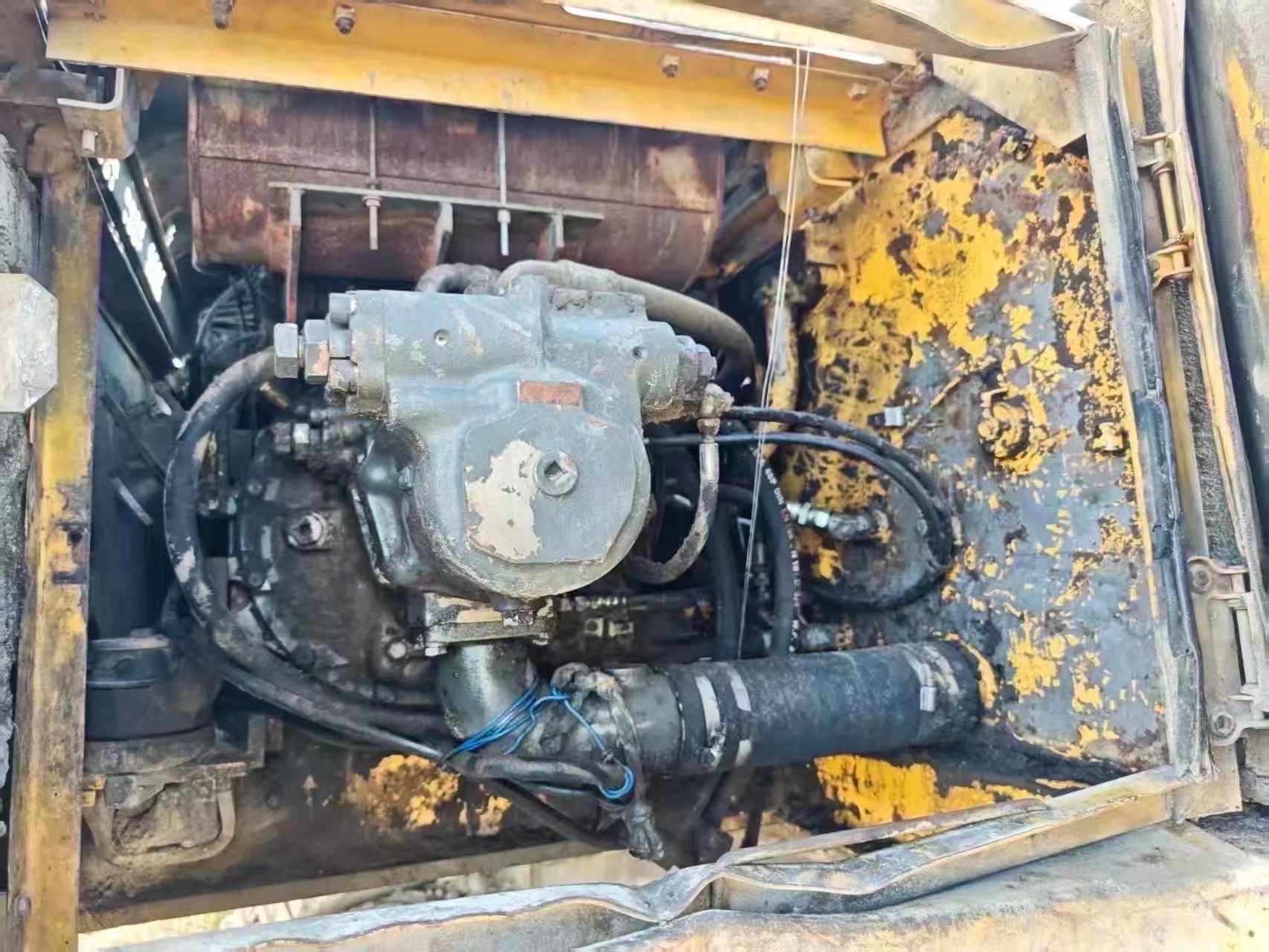 Buy Komatsu PC200-6 Used Excavator / 6