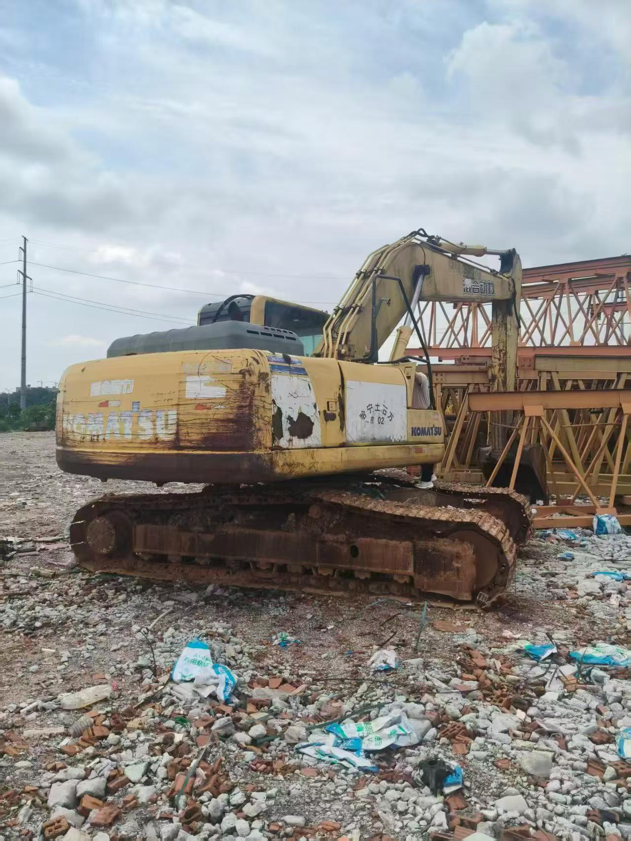 Buy Komatsu HB215LC-1 Used Excavator / 2