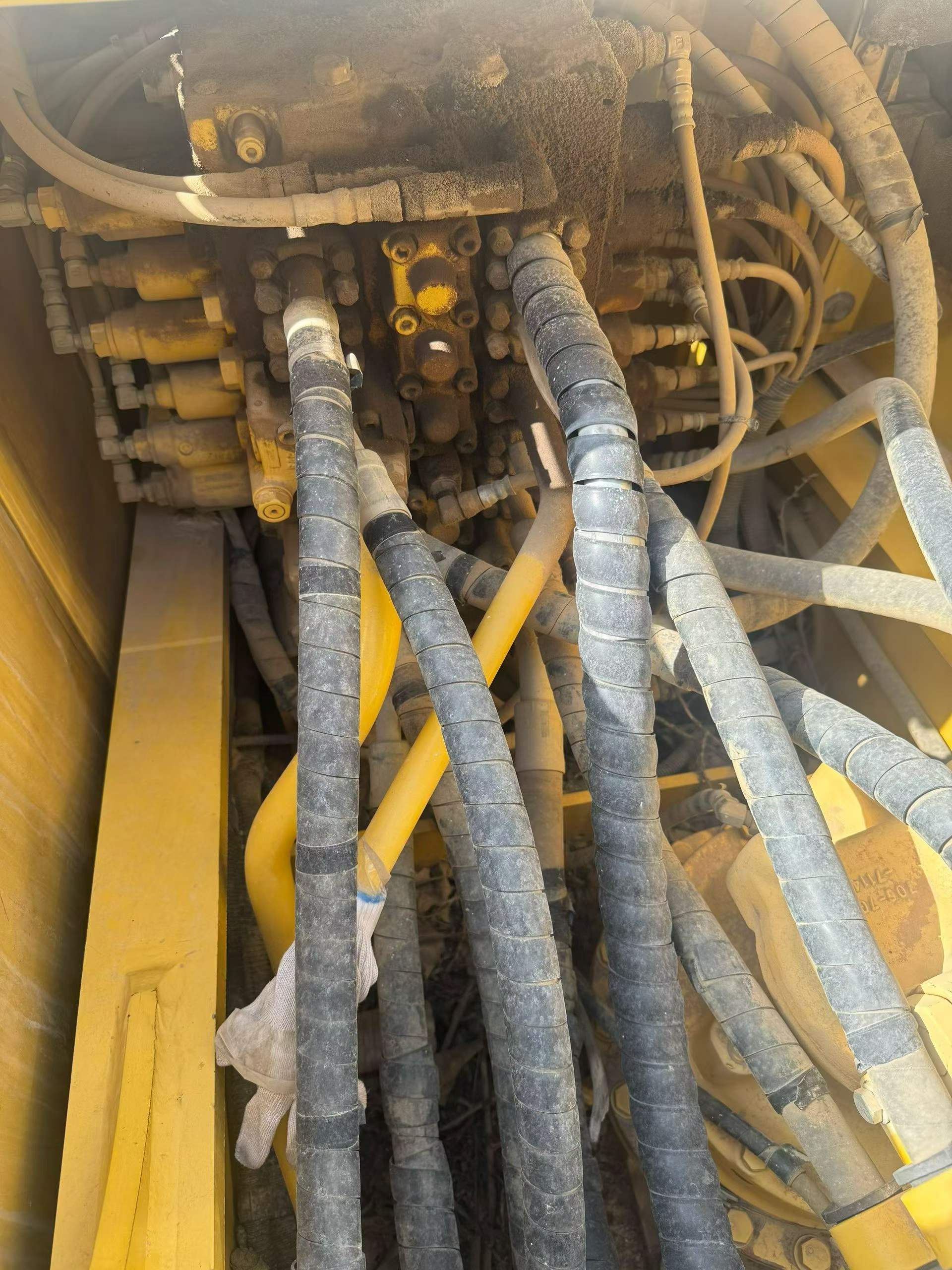 Buy Komatsu PC200 Used Excavator / 3