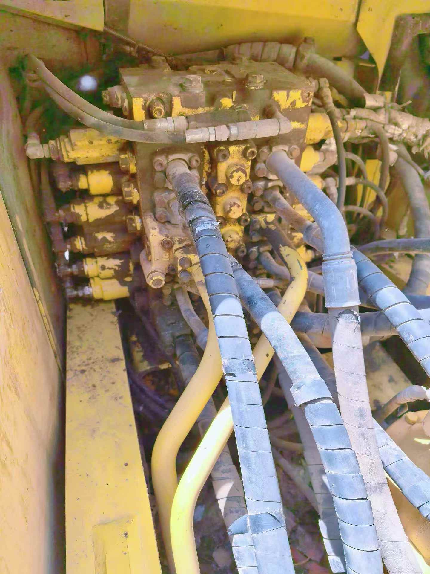 Buy Komatsu PC220-8 Used Excavator / 5