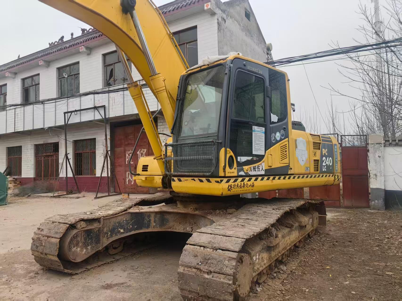 Buy Komatsu PC240-6 Used Excavator / 3