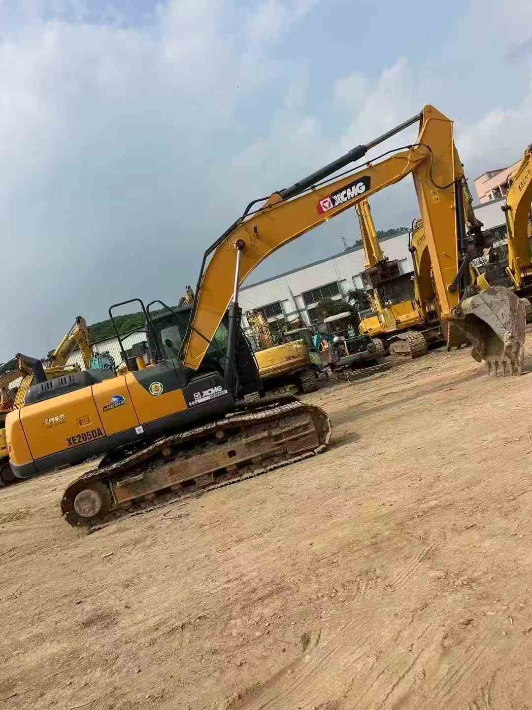 Buy XCMG XE205DA Used Excavator / 4