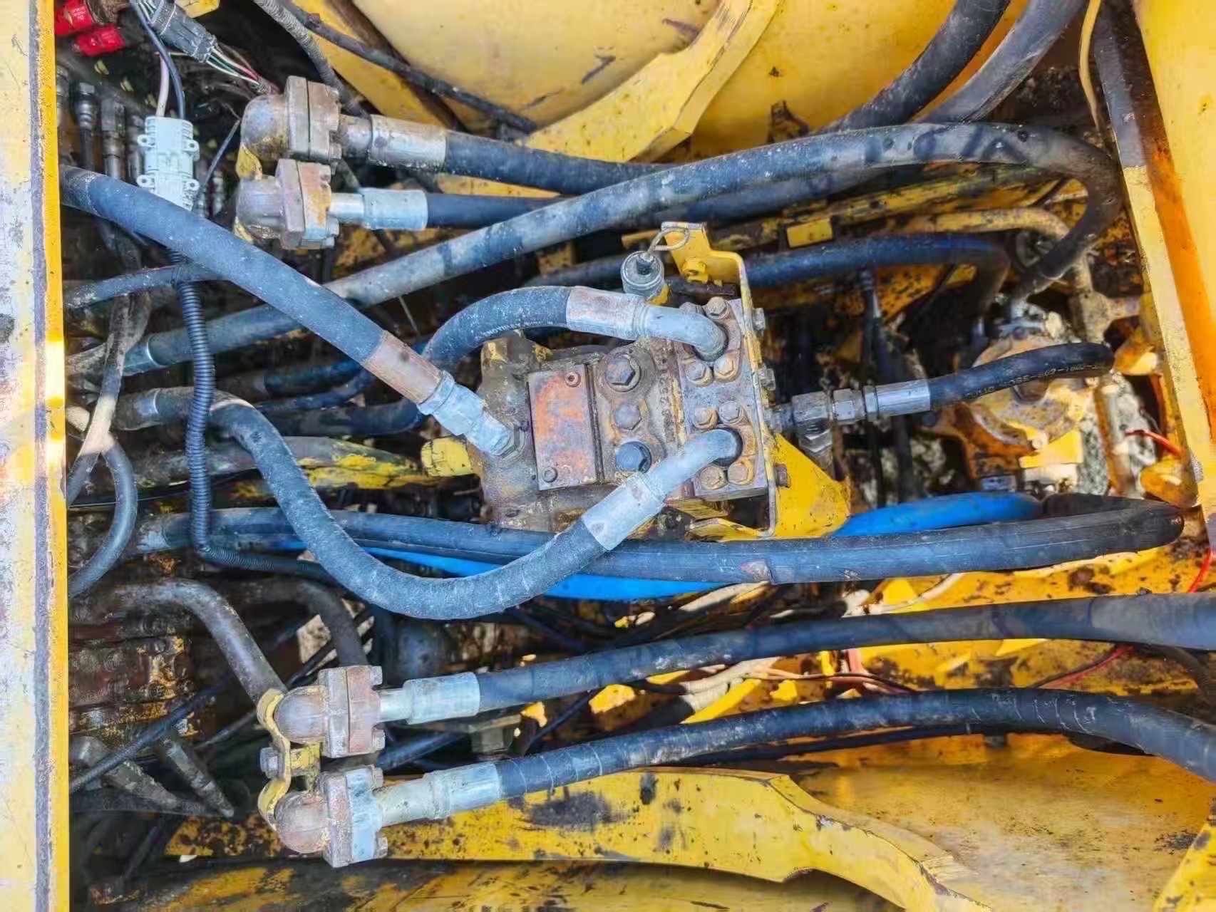 Buy Komatsu PC200-6 Used Excavator / 2