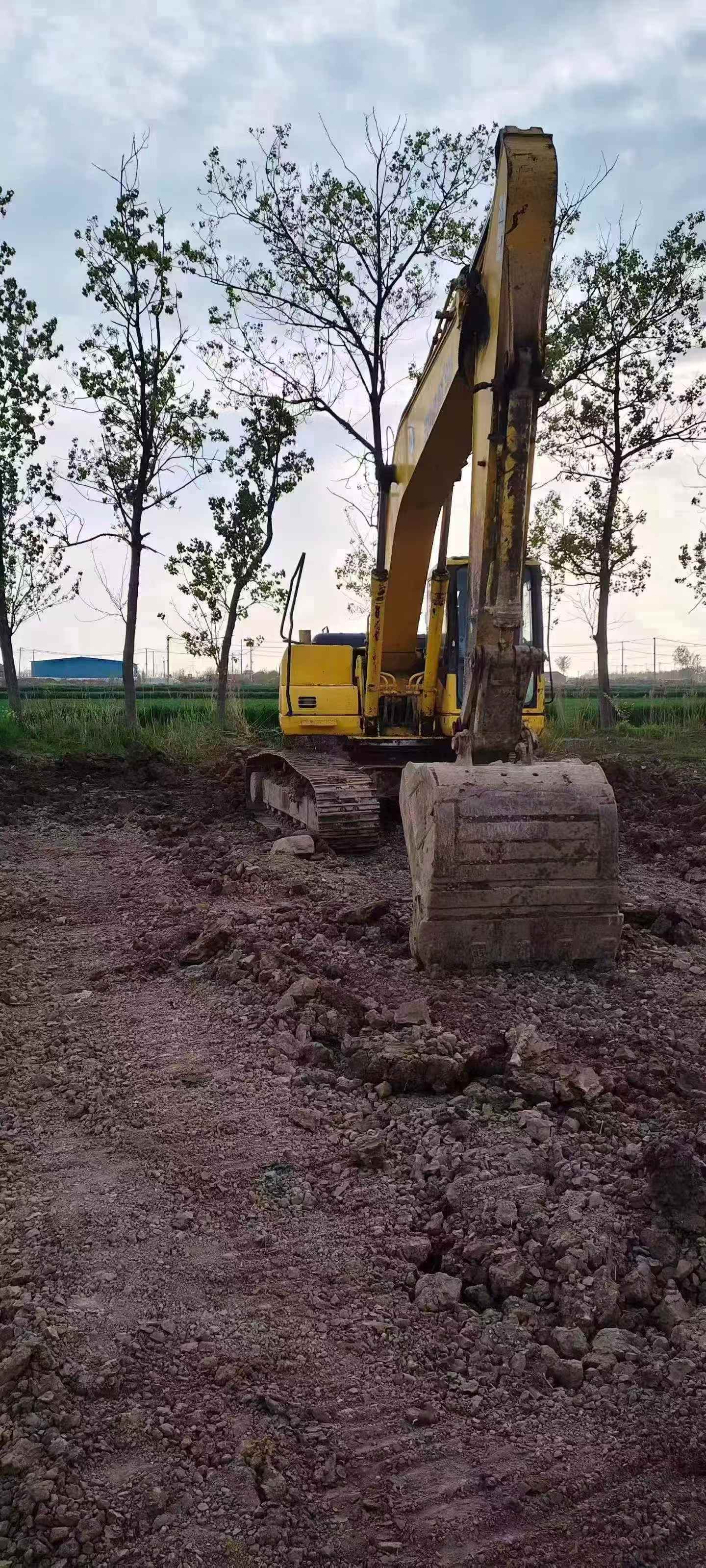 Buy Komatsu PC200-7 Used Excavator / 4