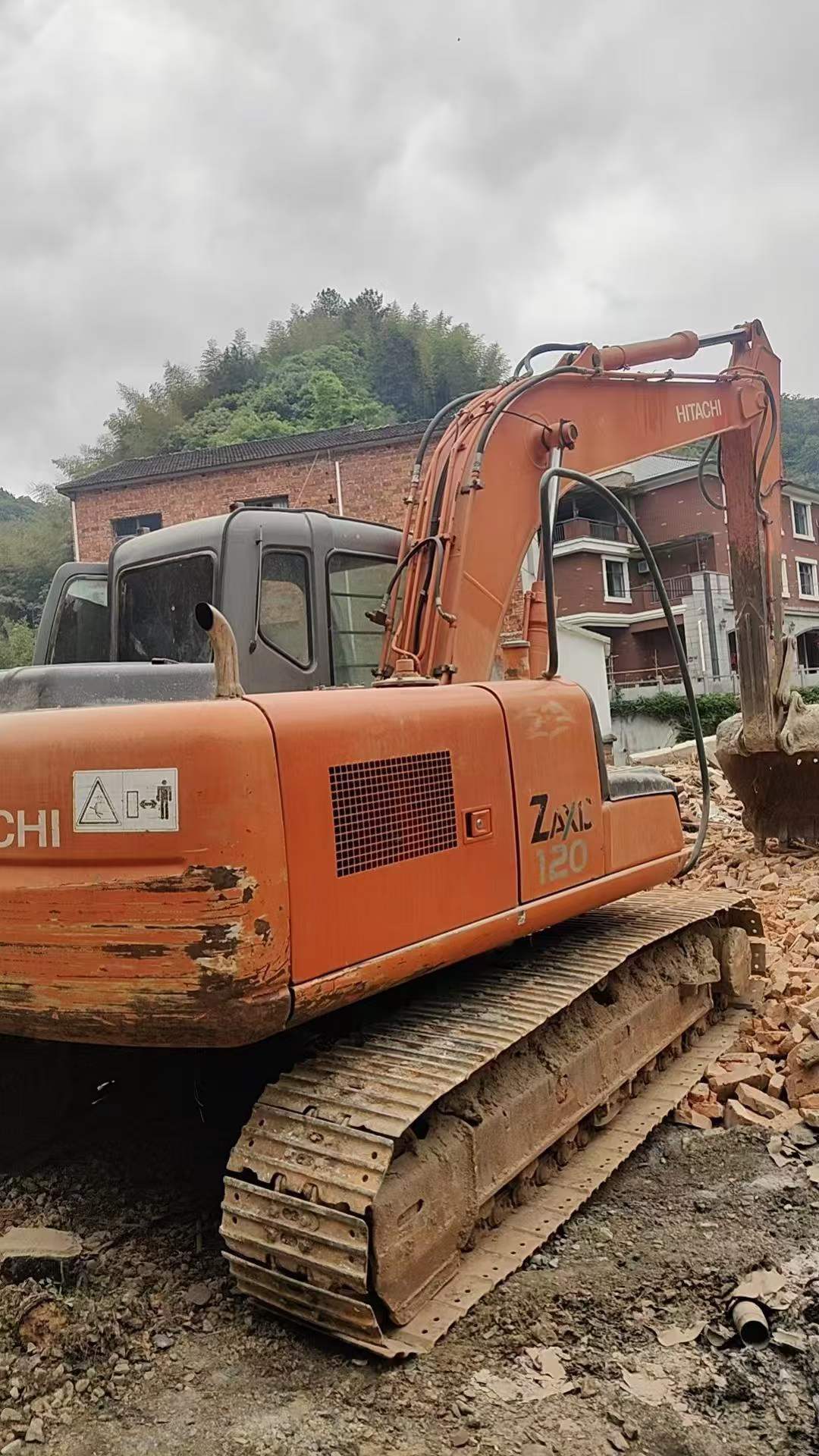 Купить Подержанный Экскаватор Hitachi EX120-6 / 2