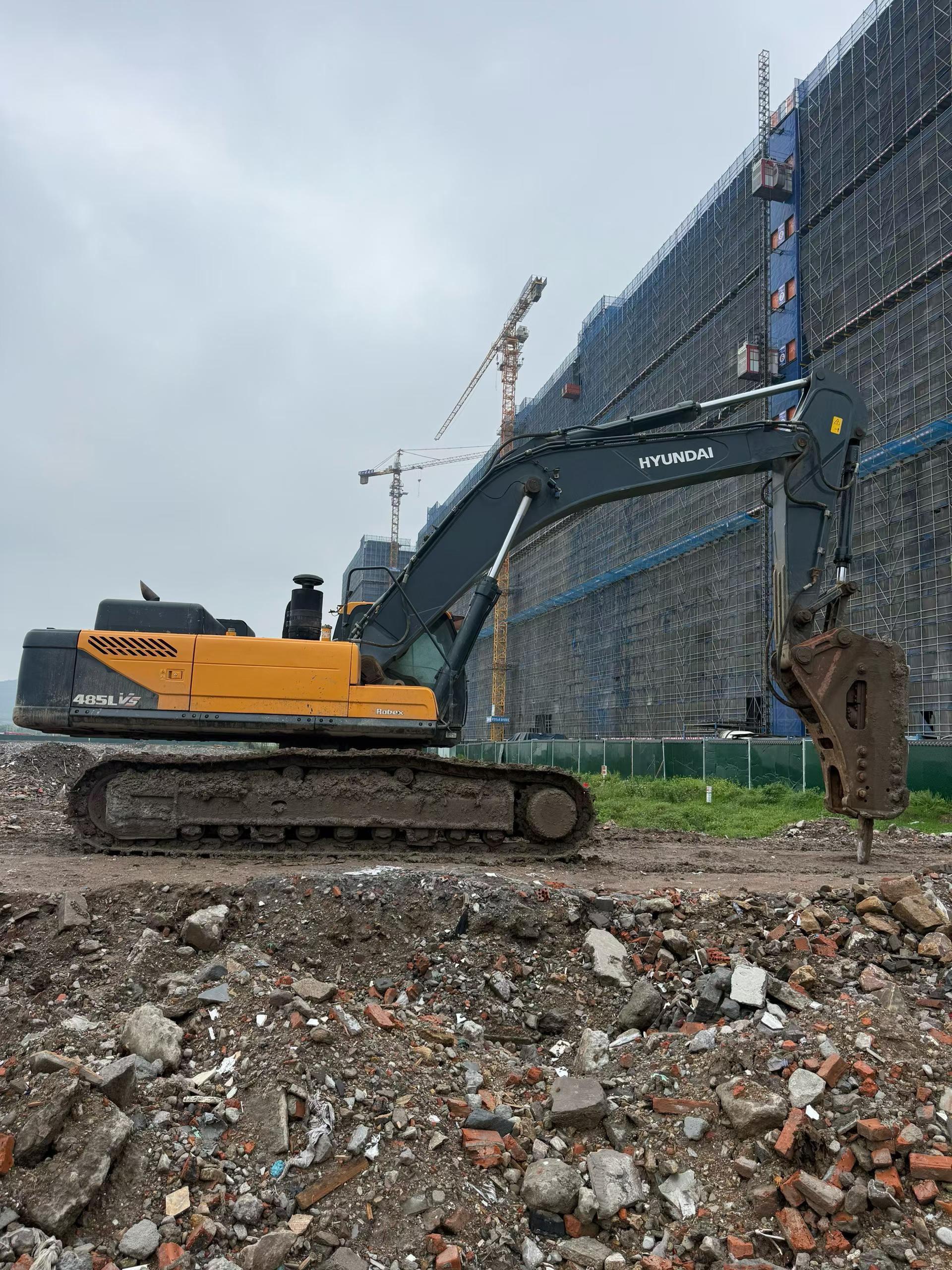 Buy Hyundai R485LVS Used Excavator / 3