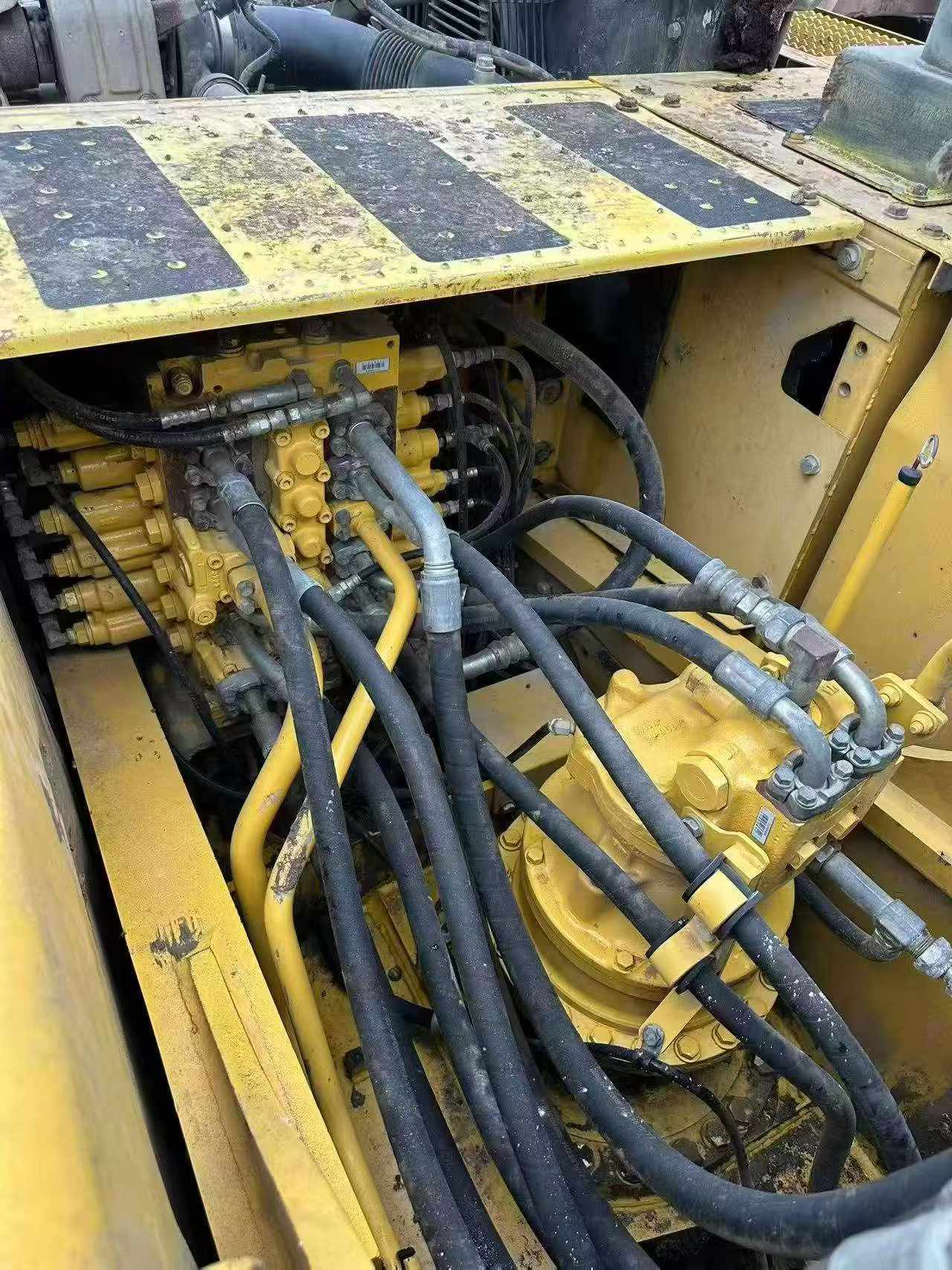 Buy Komatsu PC240-6 Used Excavator / 2