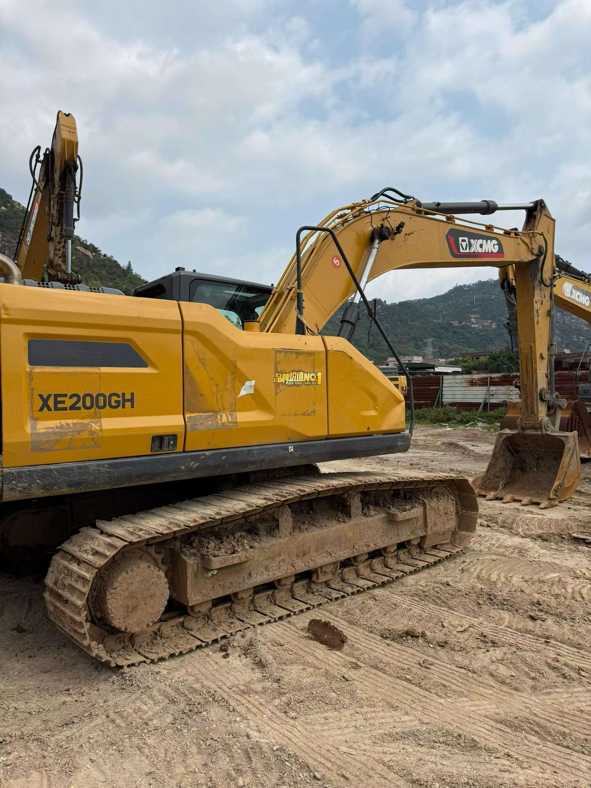 Buy XCMG XE200 Used Excavator / 2
