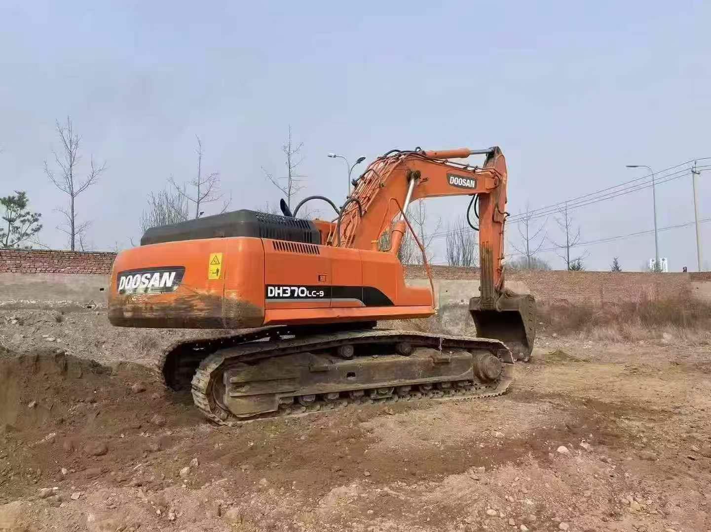 Buy Doosan DH370LC-9 Used Excavator / 3