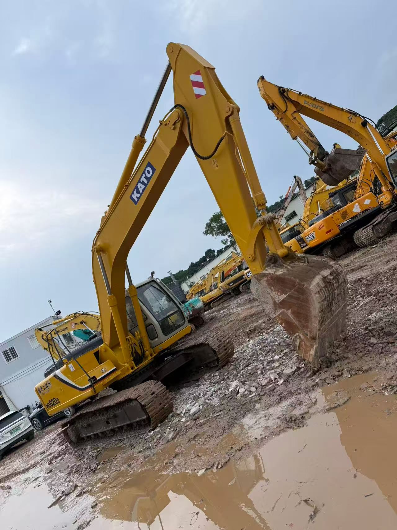 Buy Kato 820-3SP Used Excavator / 2