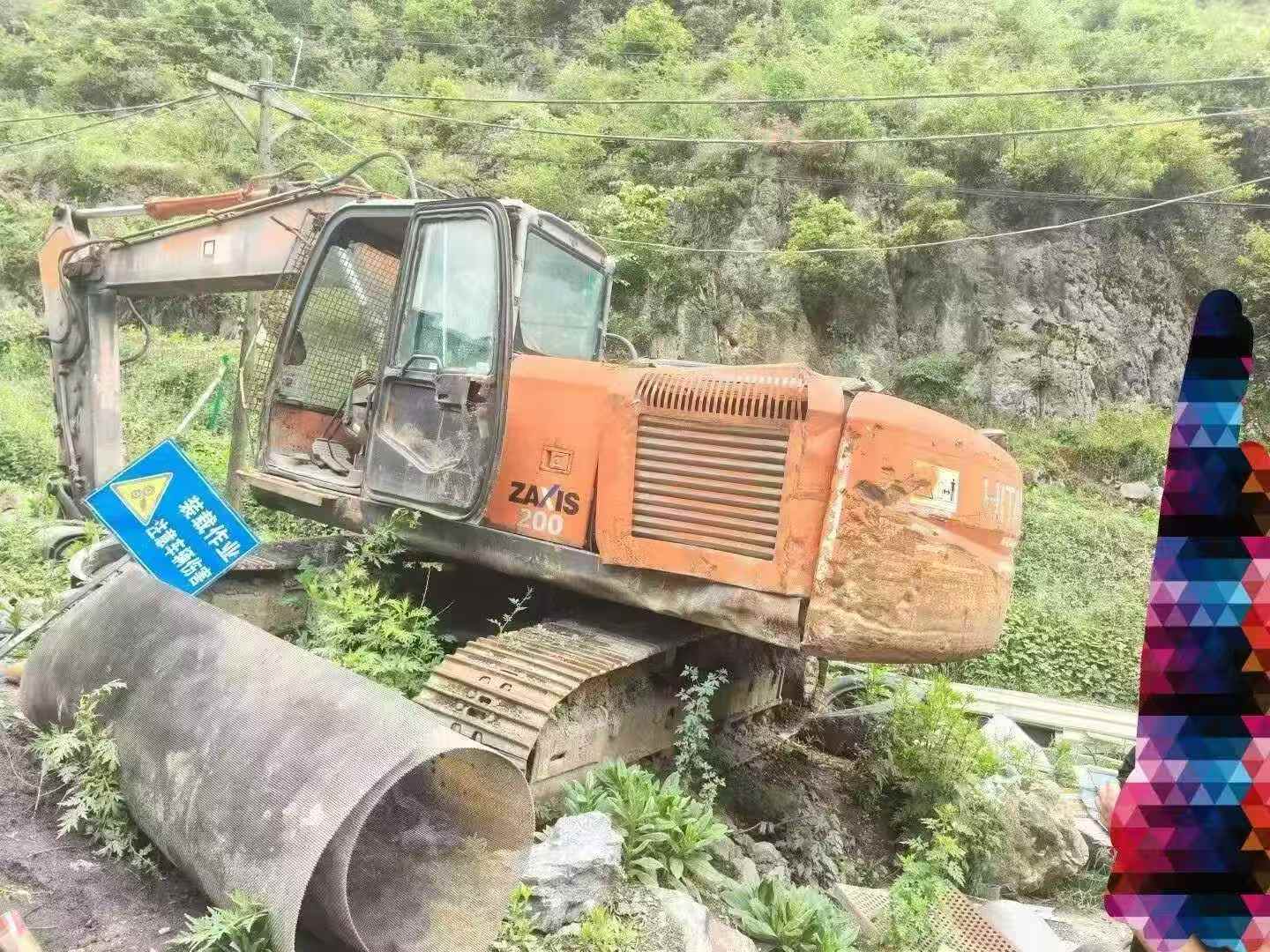 Buy Hitachi EX200-3 Used Excavator / 2