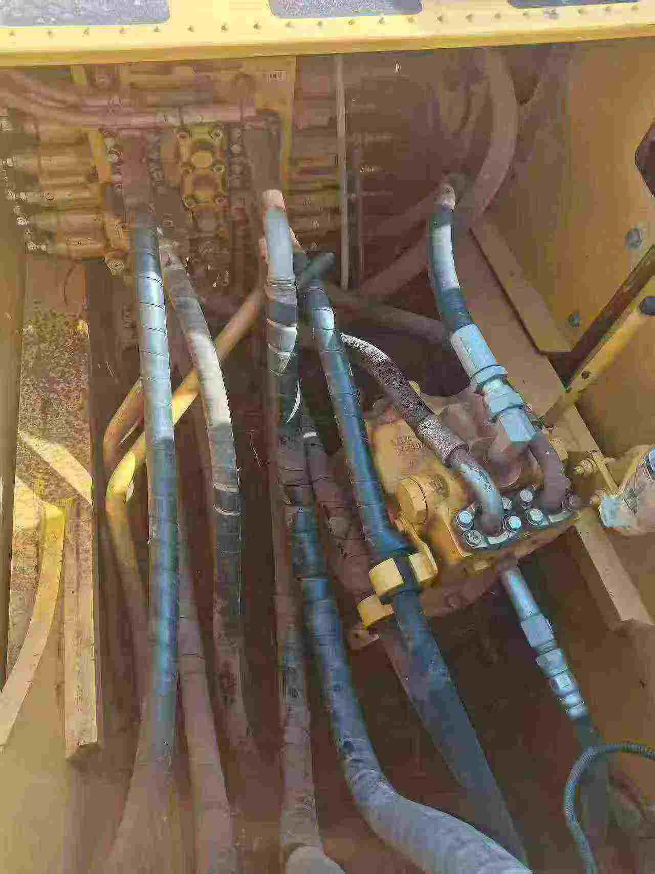 Buy Komatsu PC240-6 Used Excavator / 6