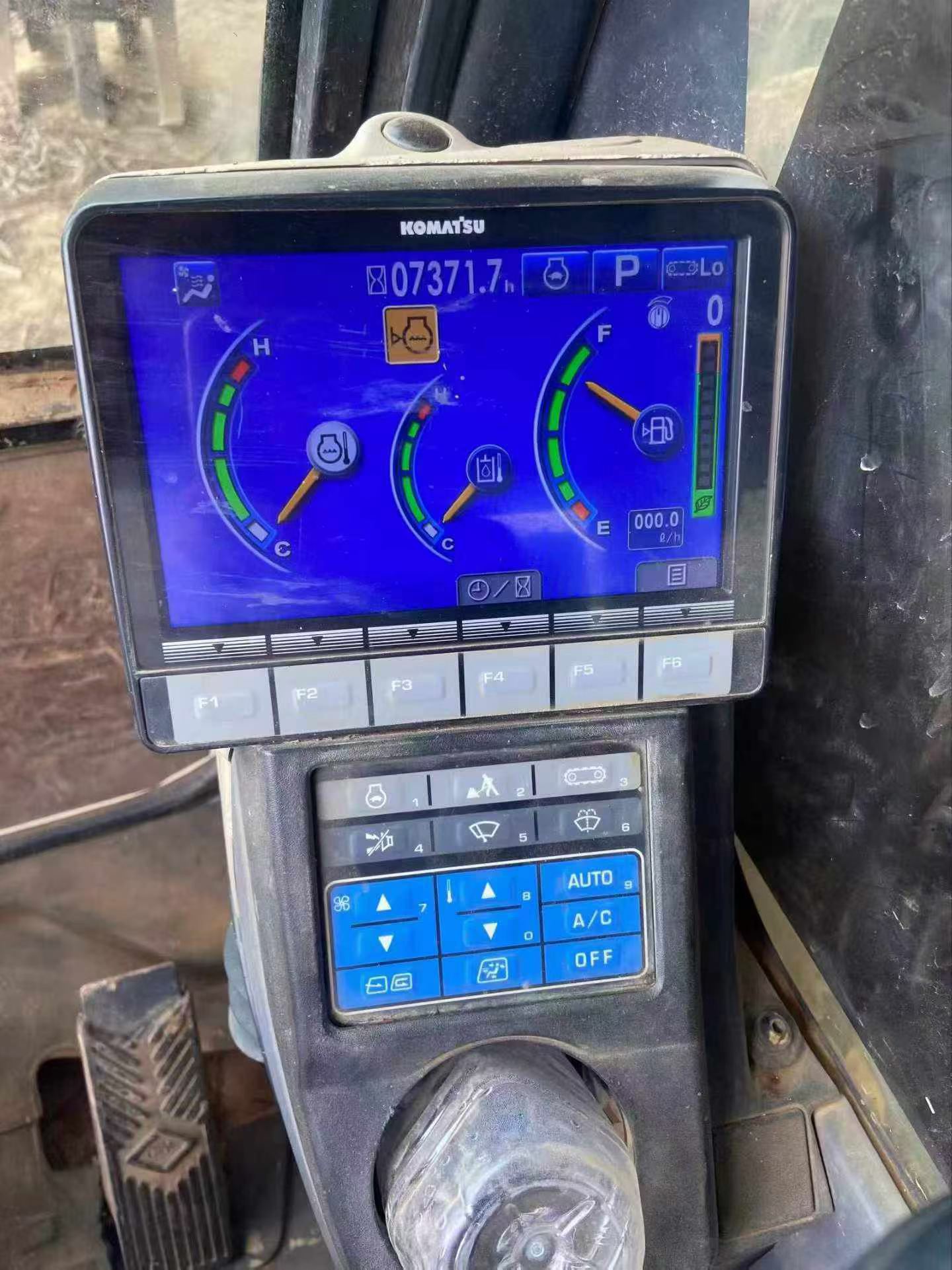 Buy Komatsu PC130 Used Excavator / 3