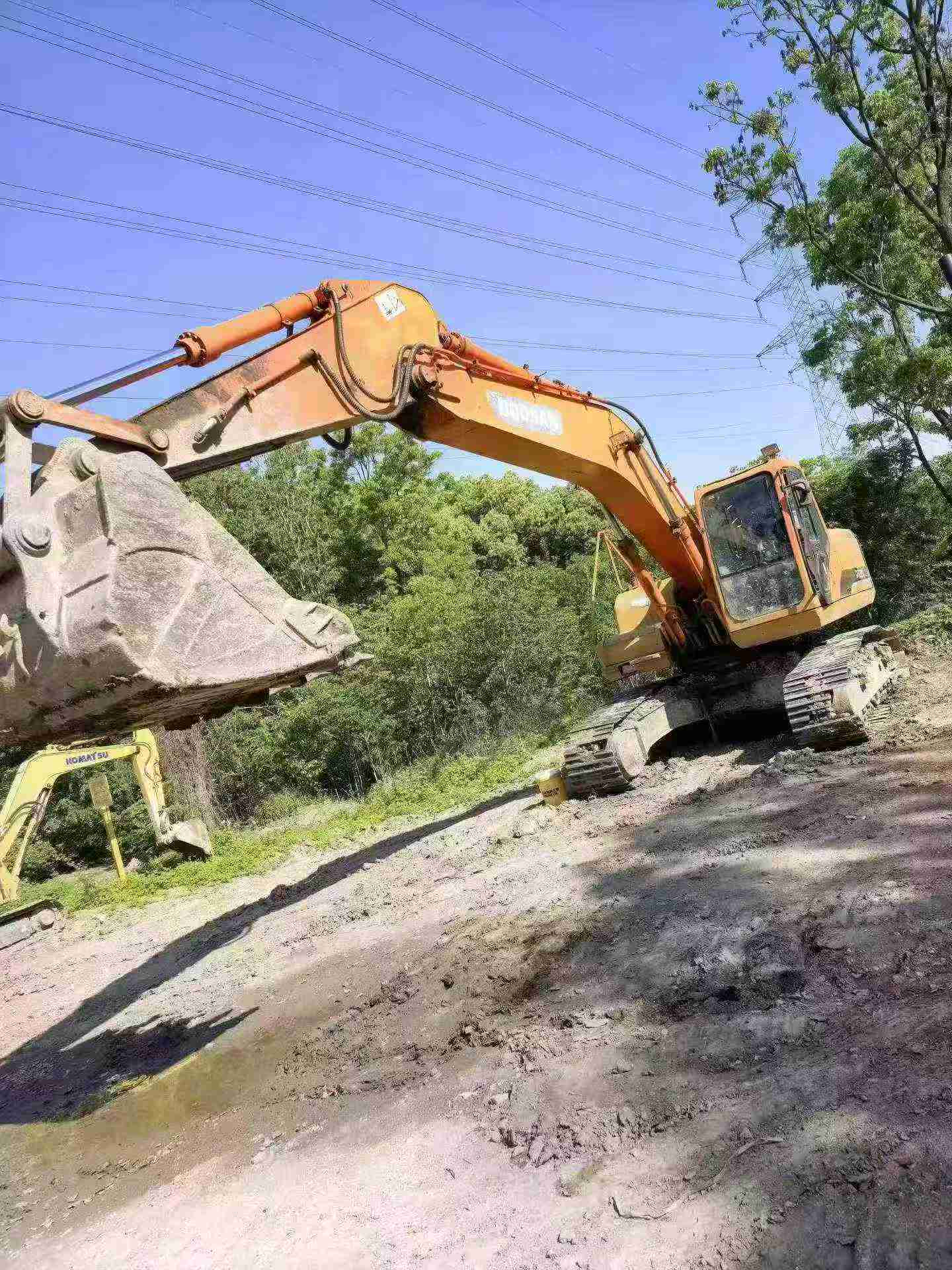 Buy Doosan DH220-7 Used Excavator / 4