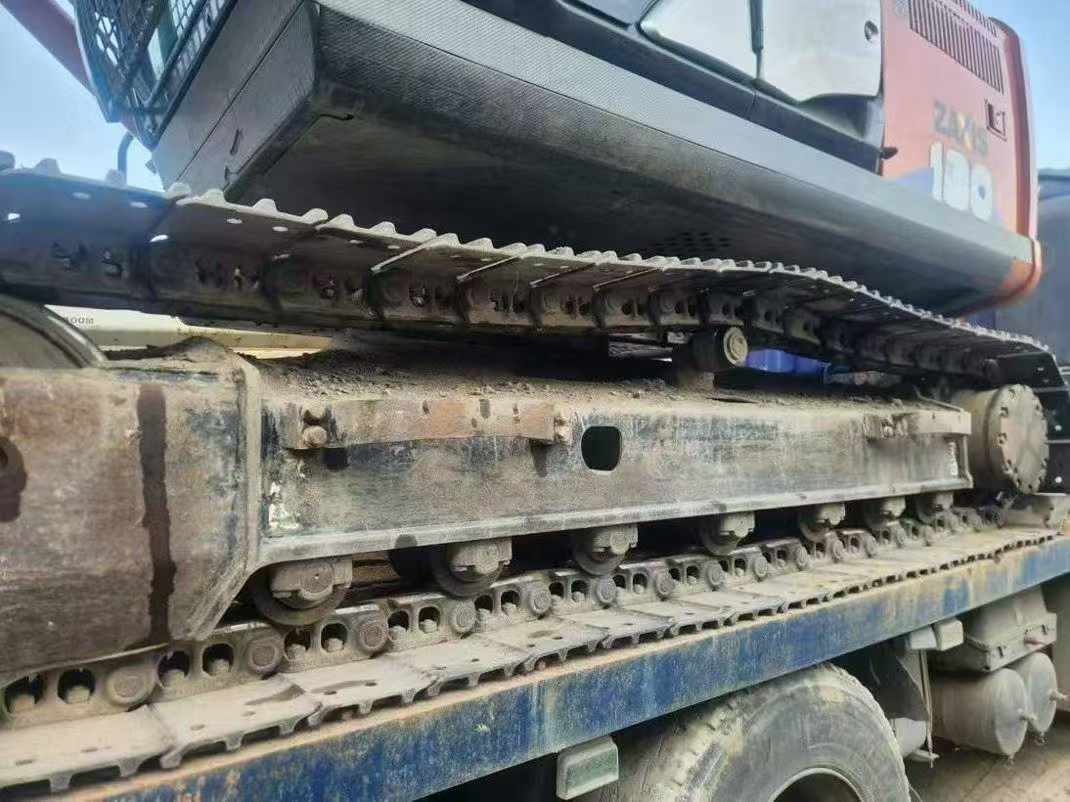 Buy Hitachi EX130H-5 Used Excavator / 3