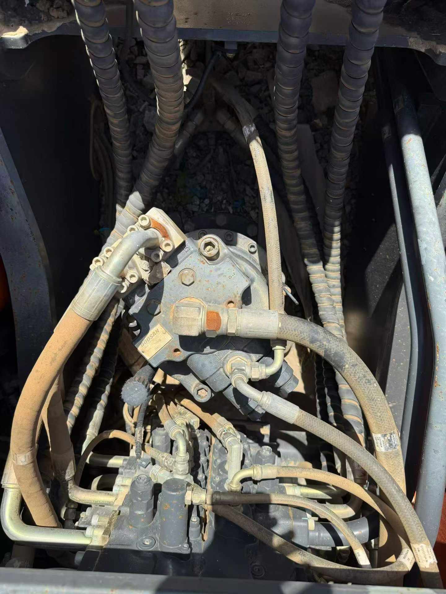 Buy Doosan DH215-7 Used Excavator / 9