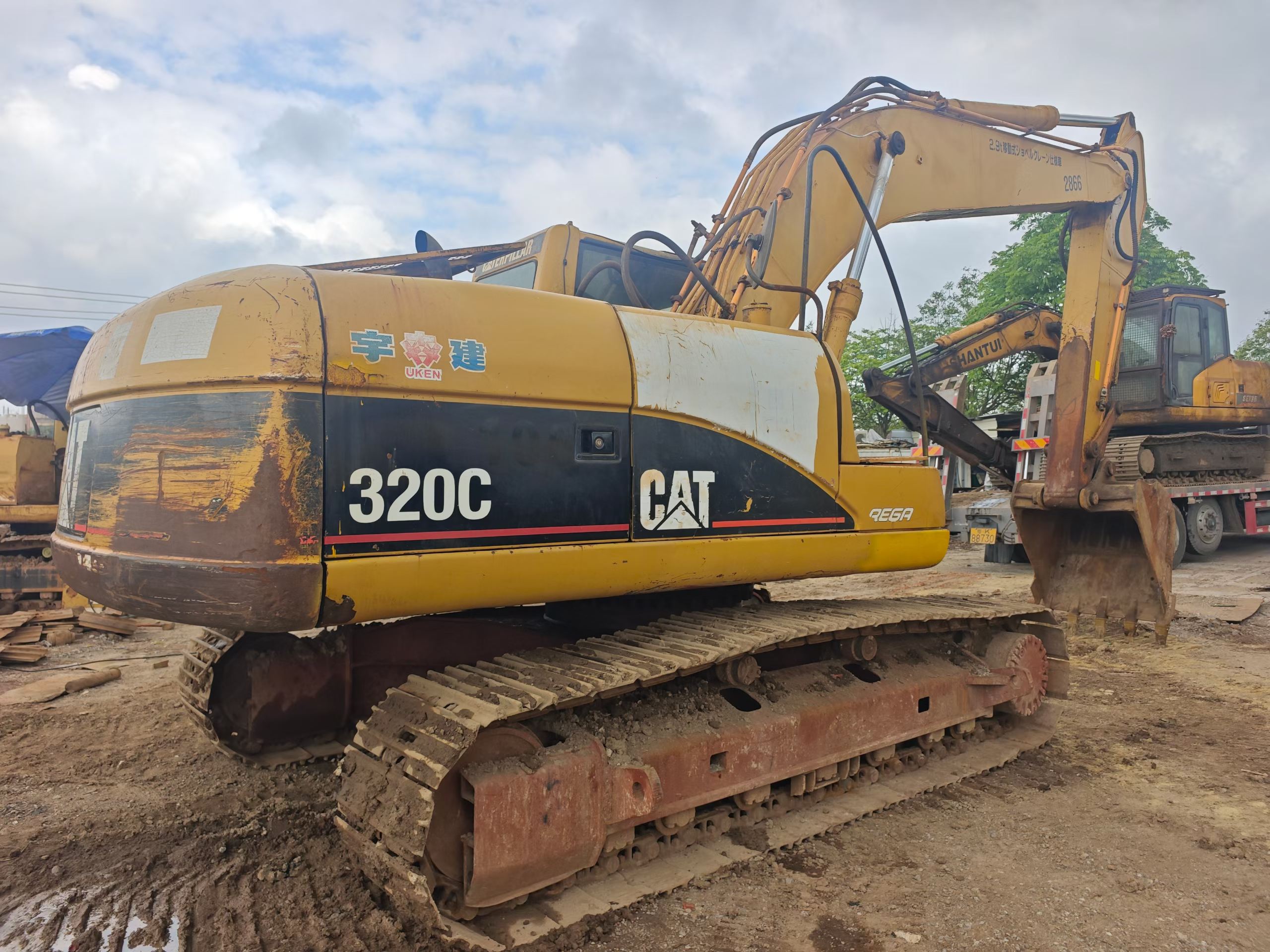 Buy Caterpillar 320C Used Excavator / 3