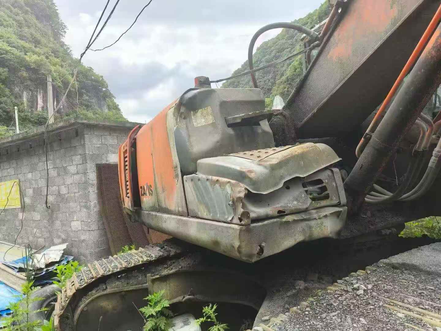 Buy Hitachi EX200-3 Used Excavator / 4