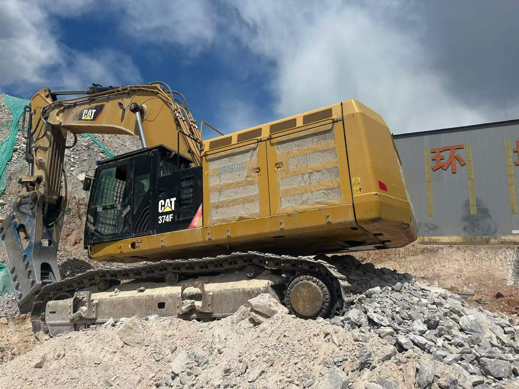 Buy Caterpillar 374D Used Excavator / 6