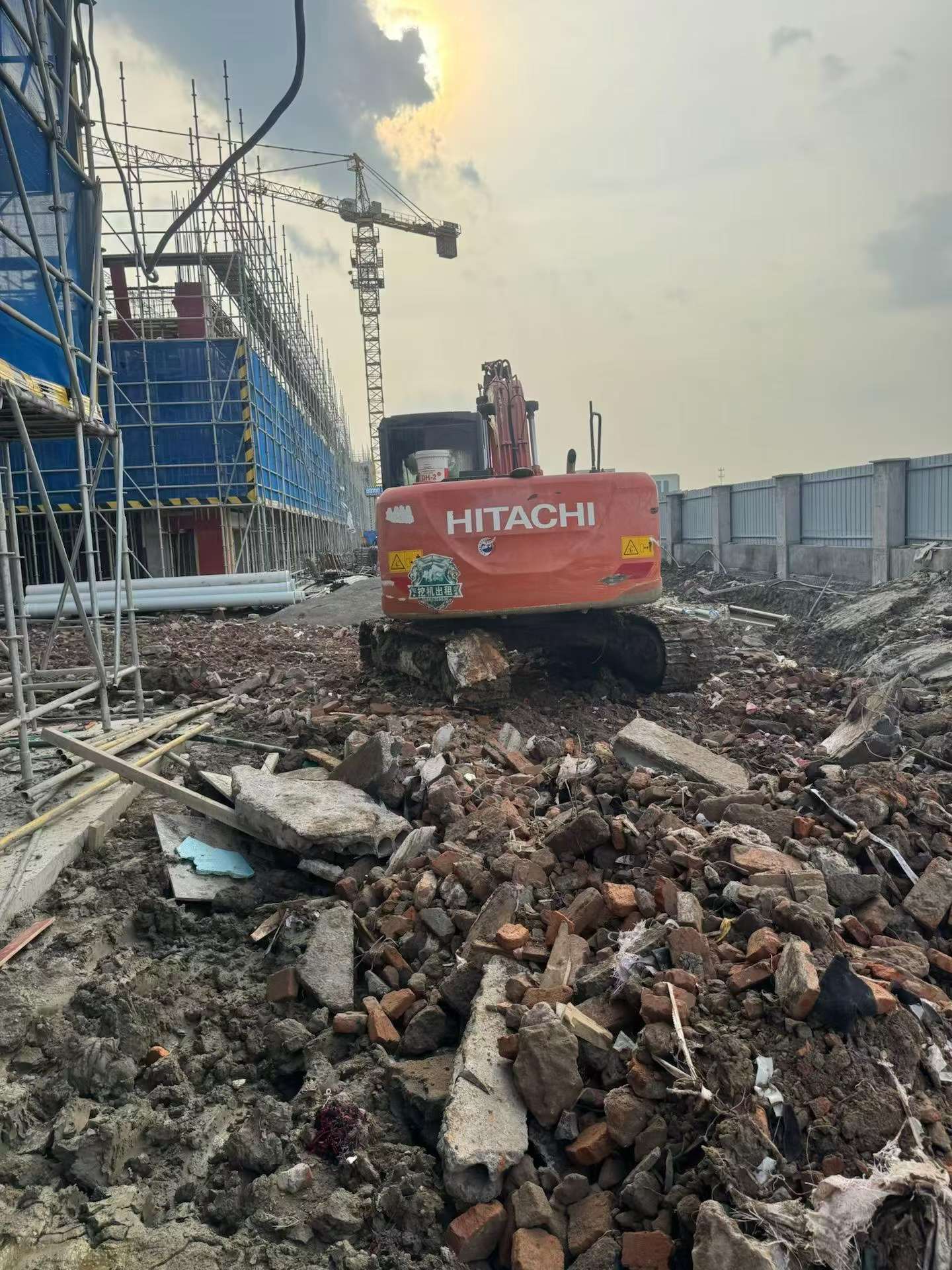 Buy Hitachi EX130H-5 Used Excavator / 5