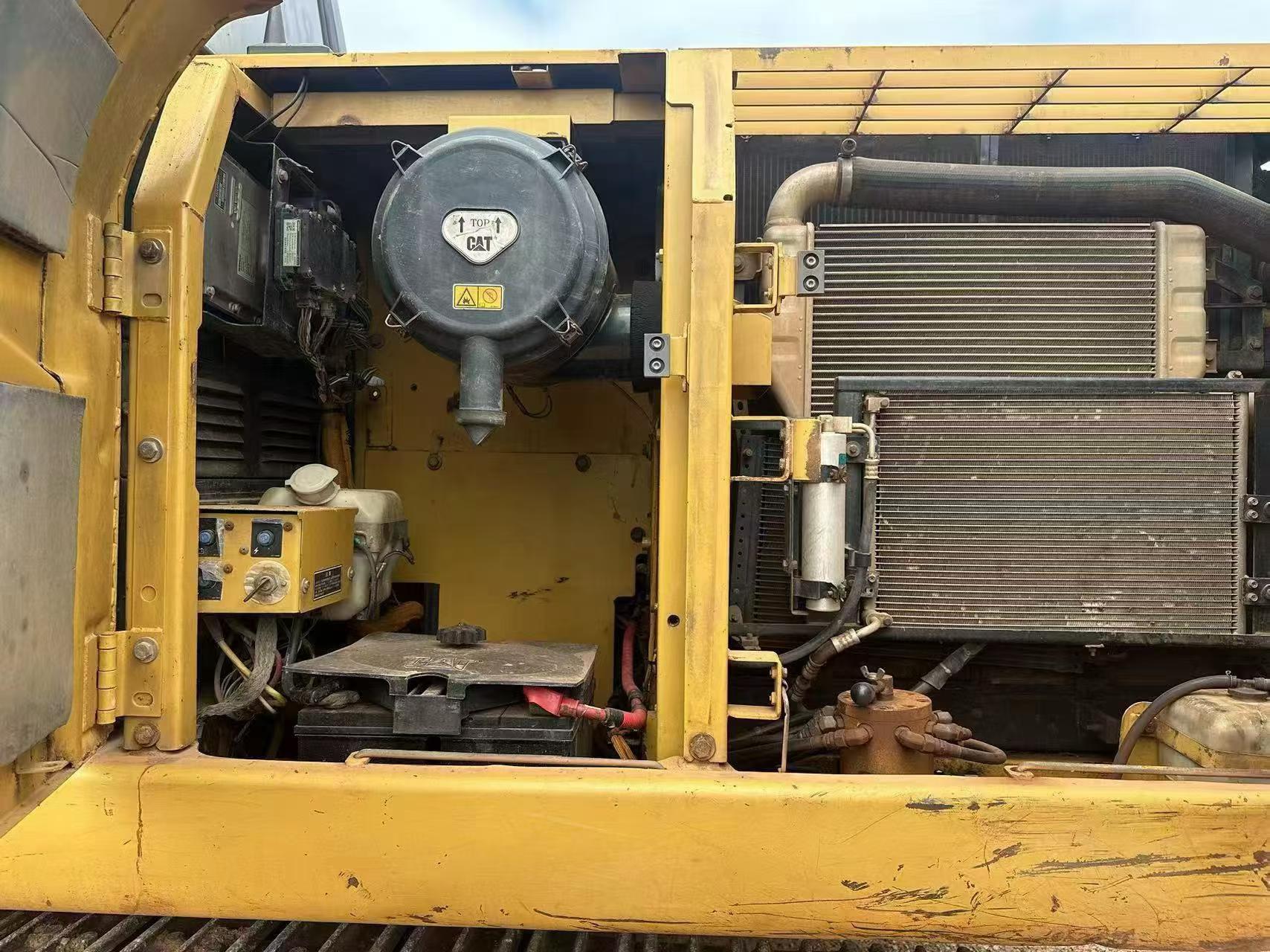Buy Caterpillar 320D Used Excavator / 2