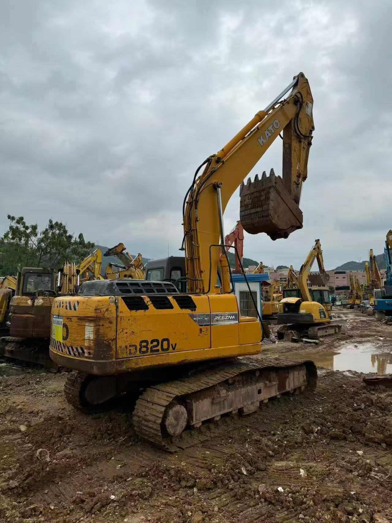 Buy Kato HD820V Used Excavator / 4