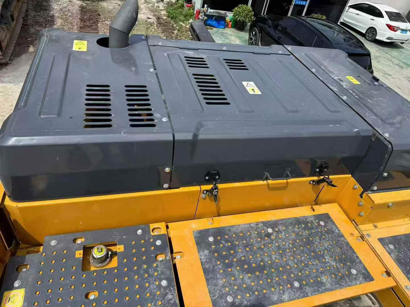 Buy XCMG XE600DK Used Excavator / 2