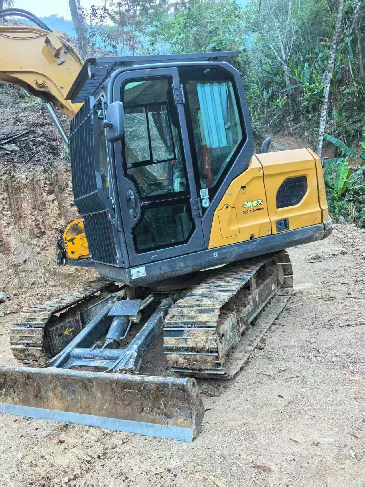 Buy XCMG XE85C Used Excavator / 2