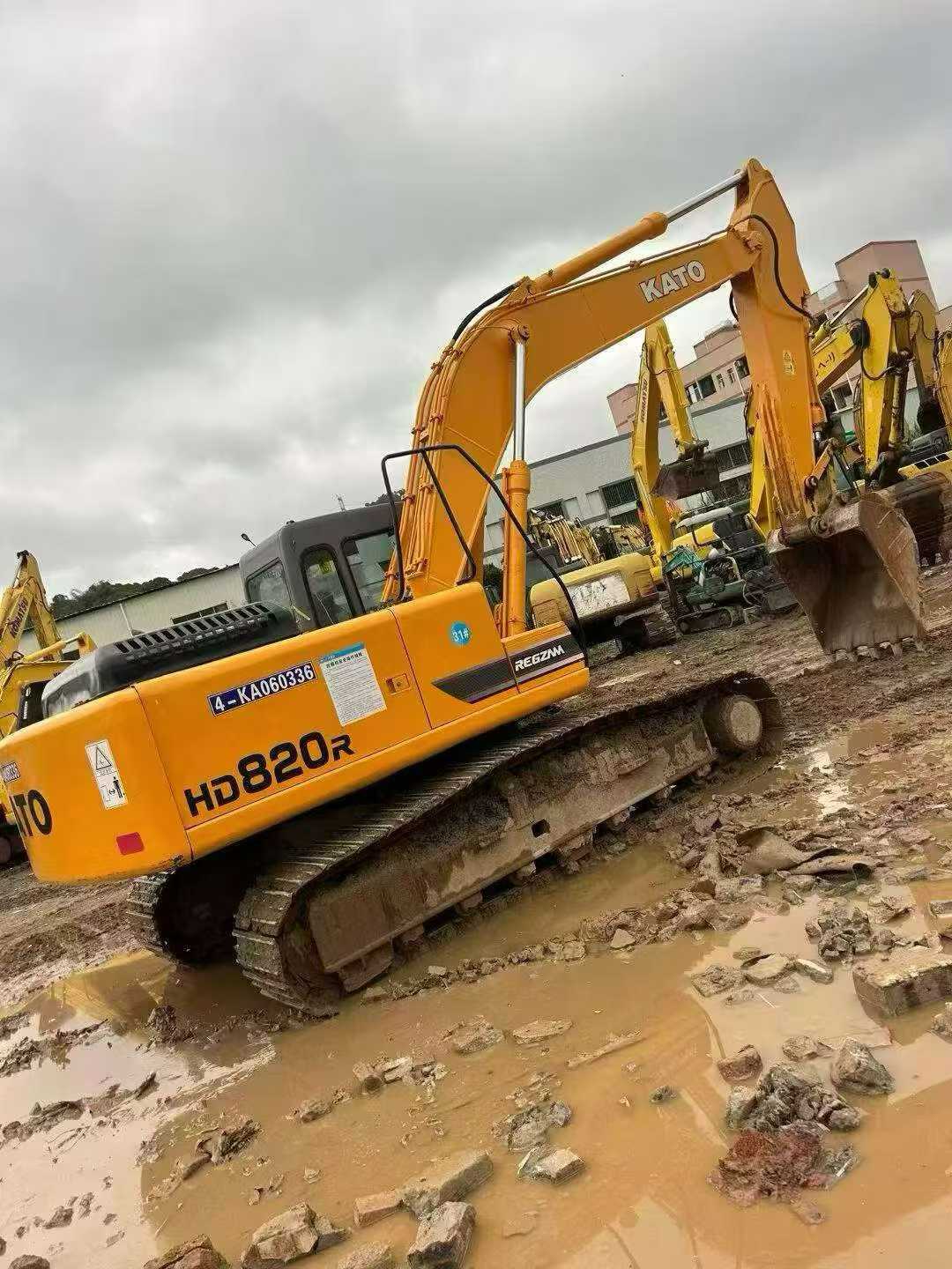 Buy Kato 820-3SP Used Excavator / 3