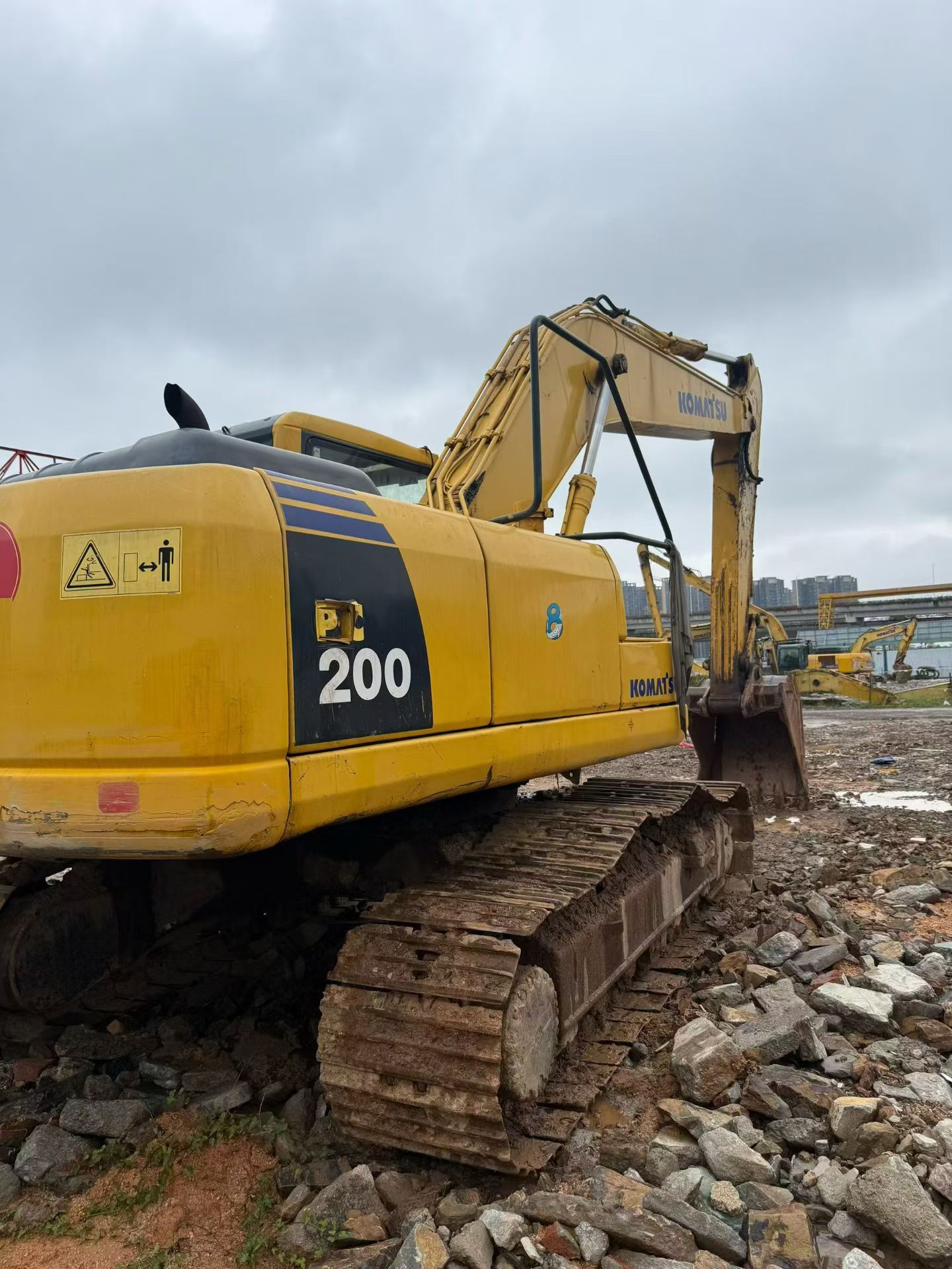 Buy Komatsu PC200-7 Used Excavator / 2