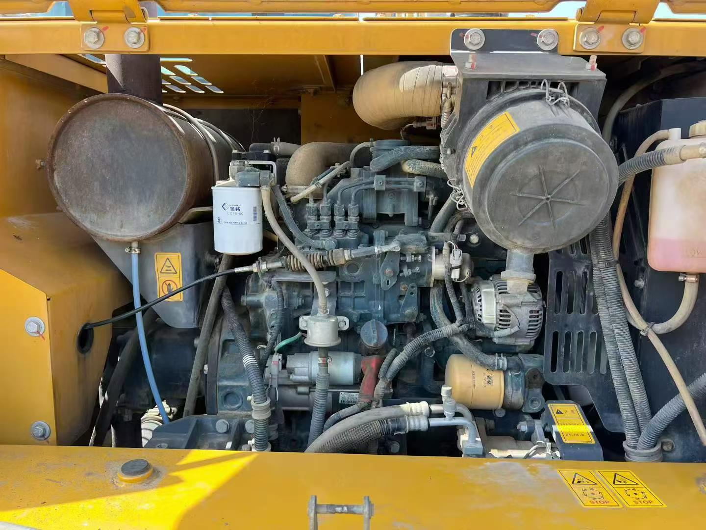 شراء حفارة XCMG XE75C مستعملة / 3