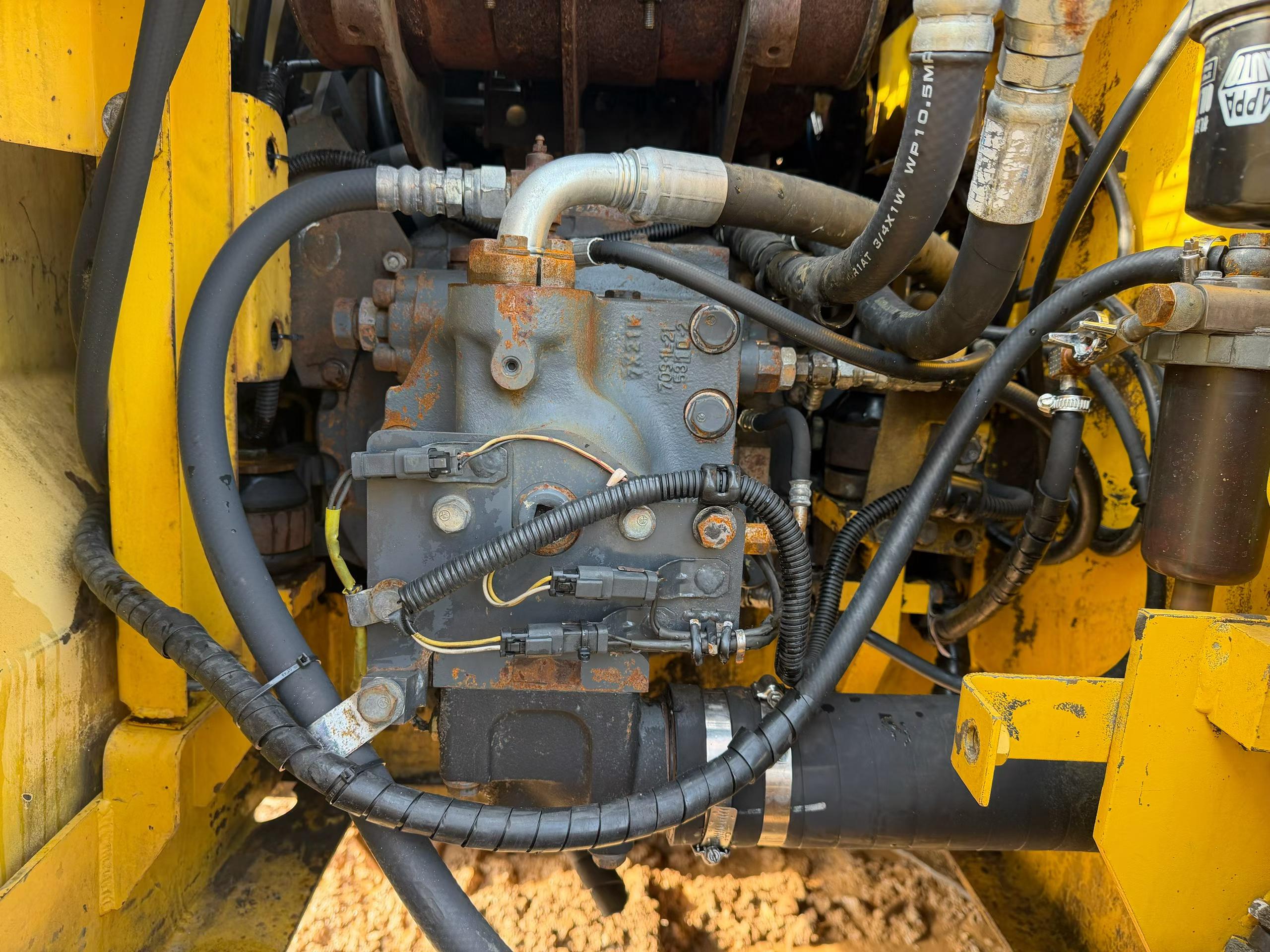 شراء حفارة Komatsu PC130-7 مستعملة / 4