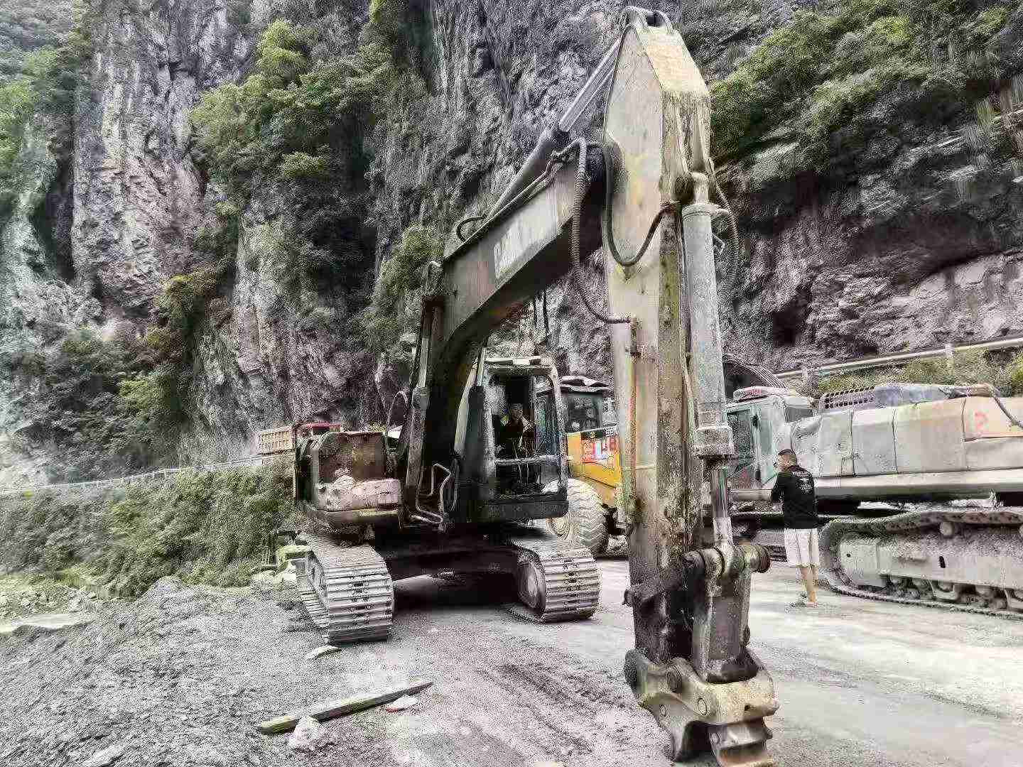 Buy Caterpillar 320D Used Excavator / 6