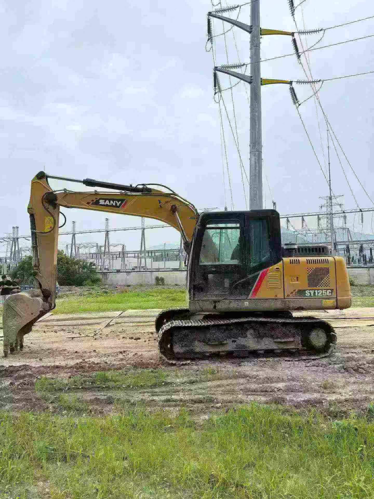Buy Sany SY125C Used Excavator / 2