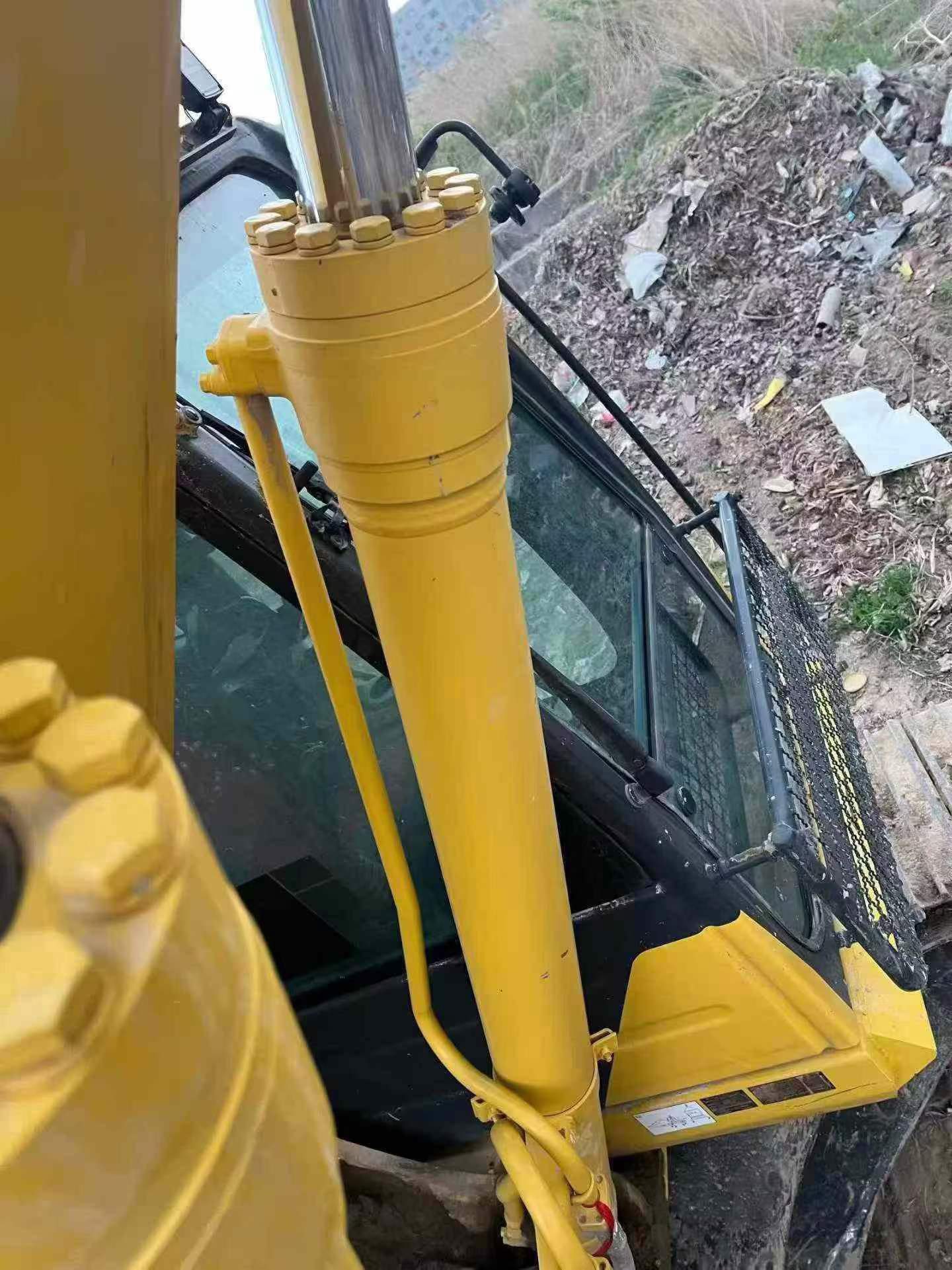 Buy Komatsu HB215LC-1 Used Excavator / 7