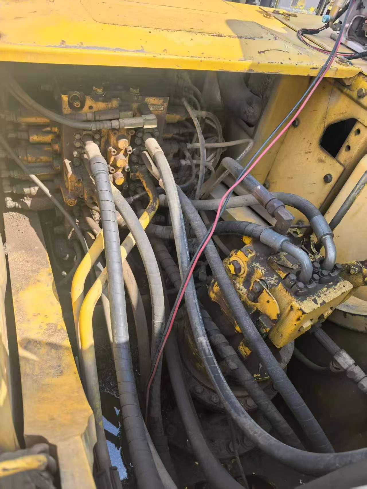 Buy Komatsu PC220-7 Used Excavator / 3