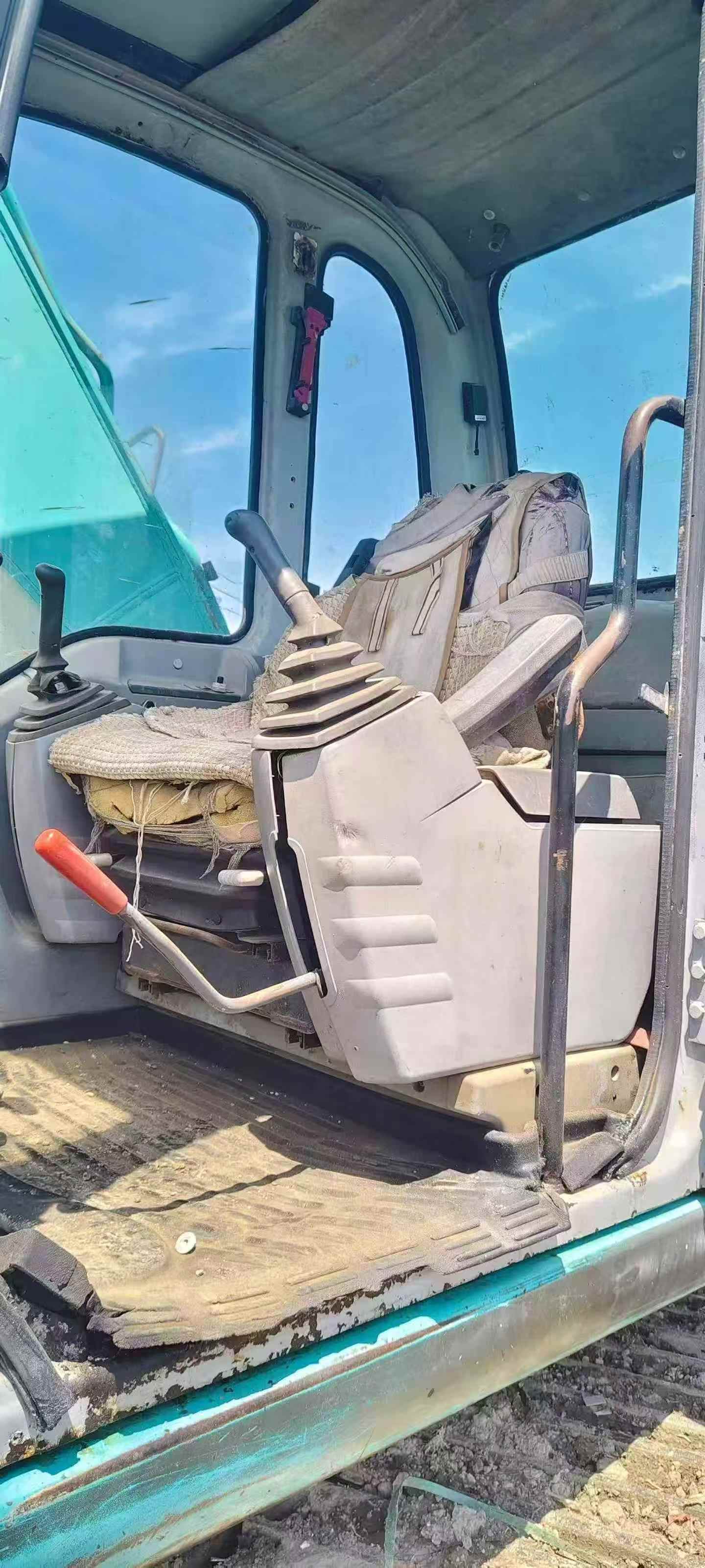 Buy Kobelco SK200 Used Excavator / 9