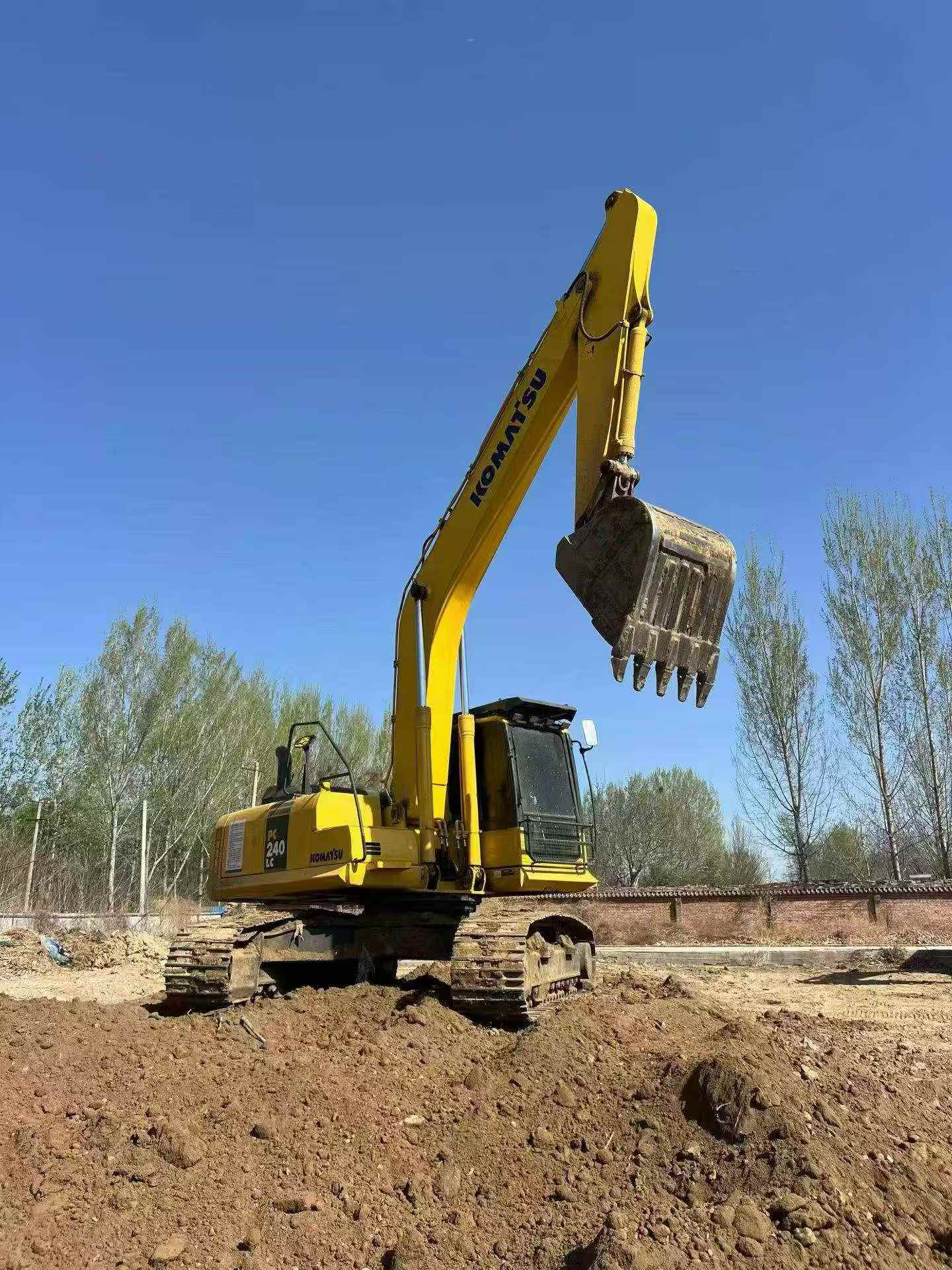 Buy Komatsu PC240-6 Used Excavator / 3