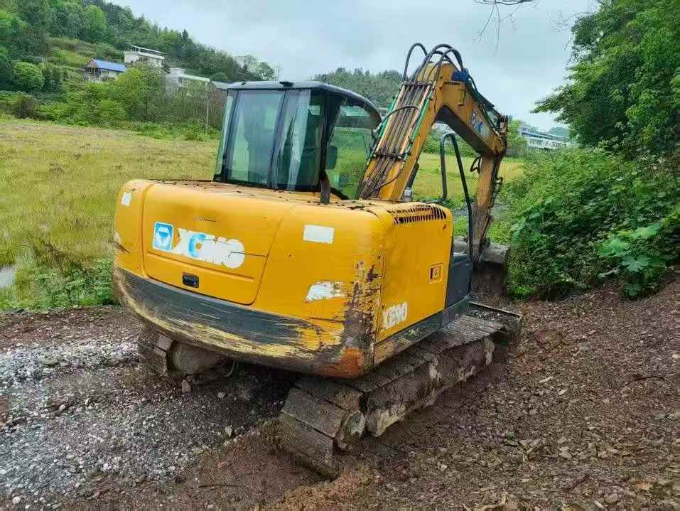Buy XCMG XE85C Used Excavator / 2